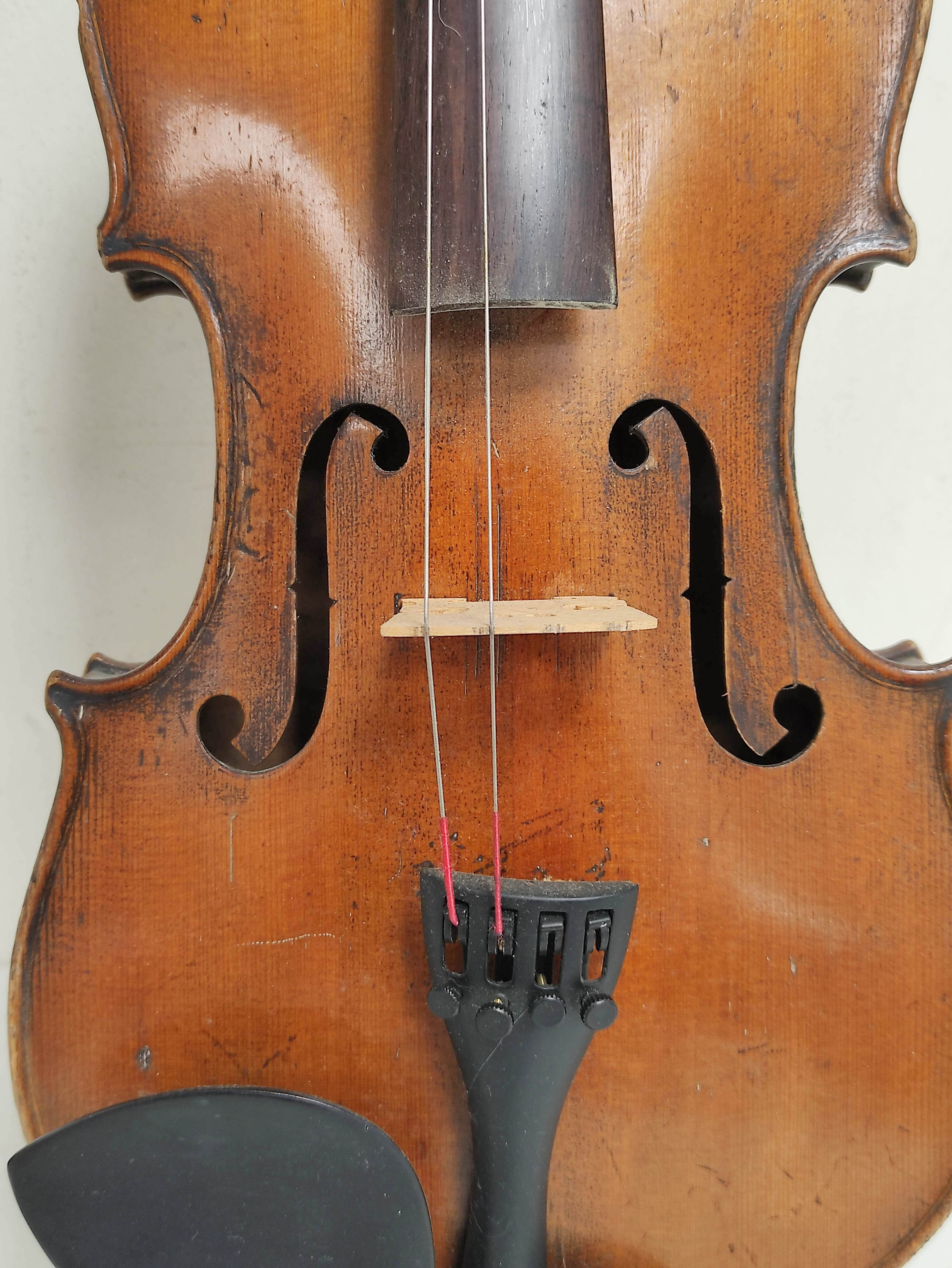 Antique 4/4 size violin with two piece maple back and spruce top. In fitted hard case with two - Image 3 of 11