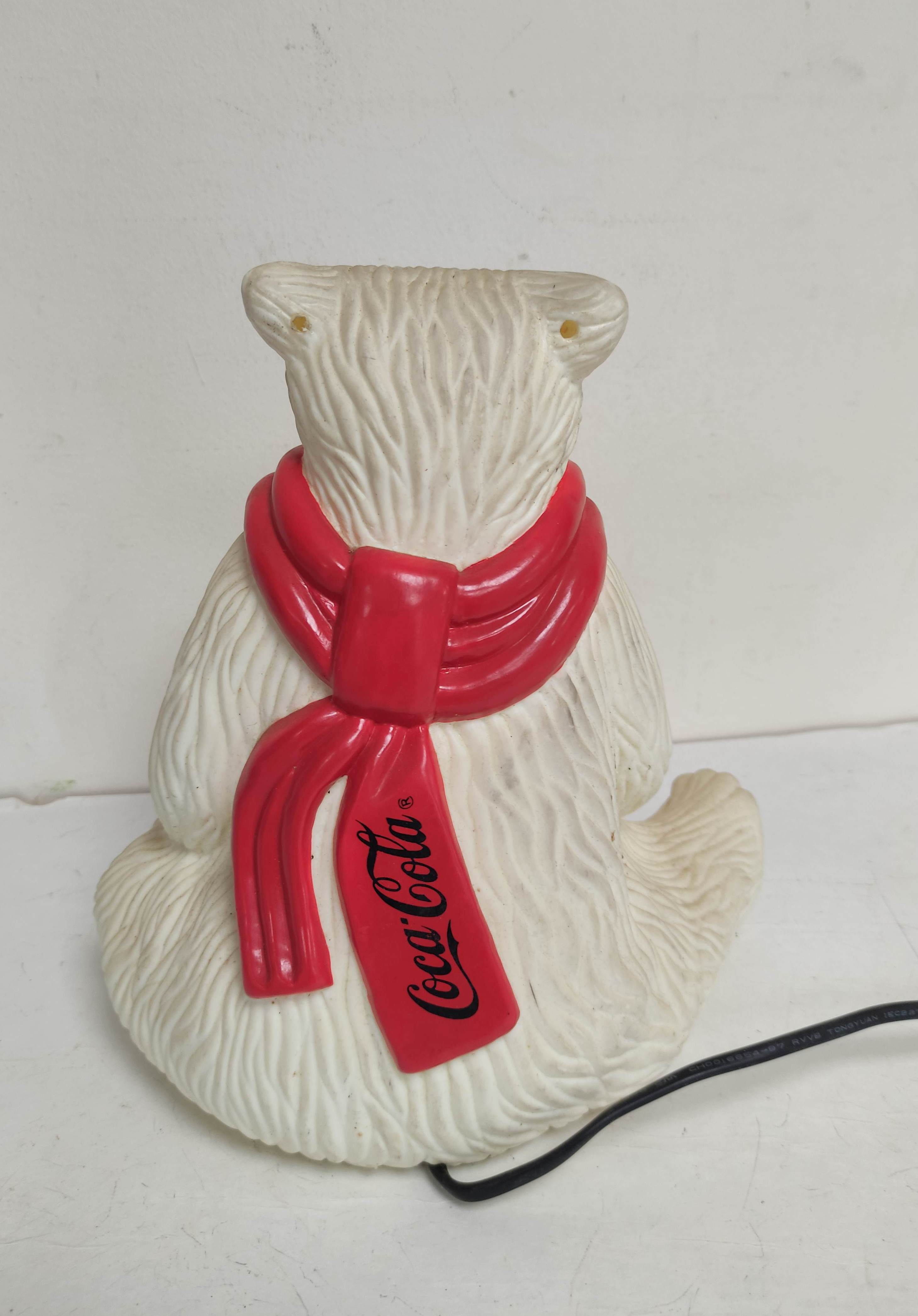Vintage 1990s Coca Cola polar bear, 240v table lamp of plastic construction. - Image 3 of 5