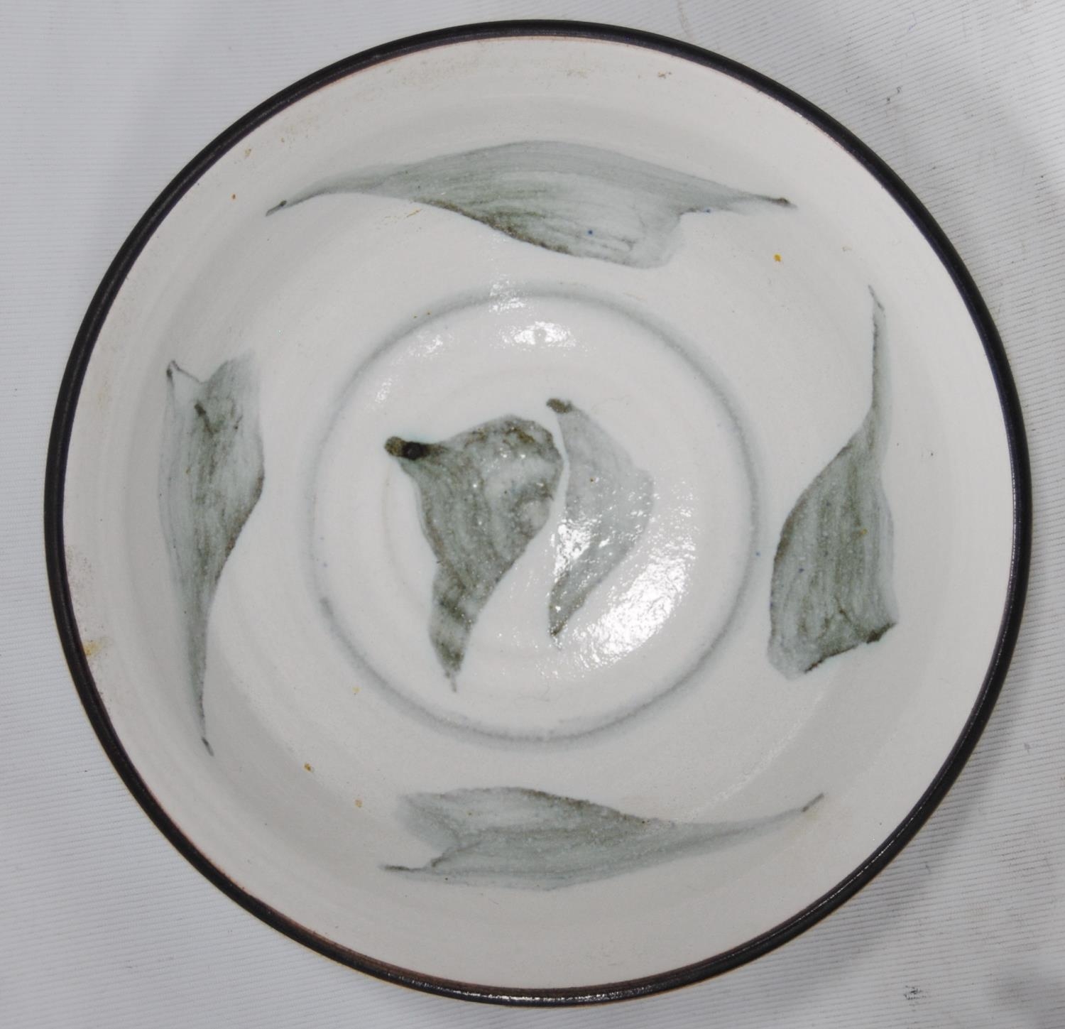 Studio pottery bowl and plate designed by Wally Cole of Rye Pottery, decorated with green abstract - Image 4 of 6