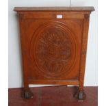 English School: carved oak fire screen, carved with a floral cartouche to the centre, flanked by