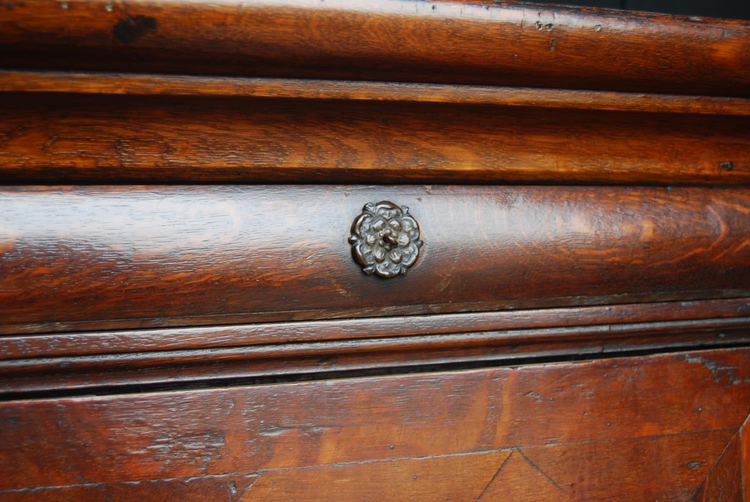 Early 18th century Queen Anne walnut cabinet on chest, the cabinet top with a long drawer above - Image 4 of 16