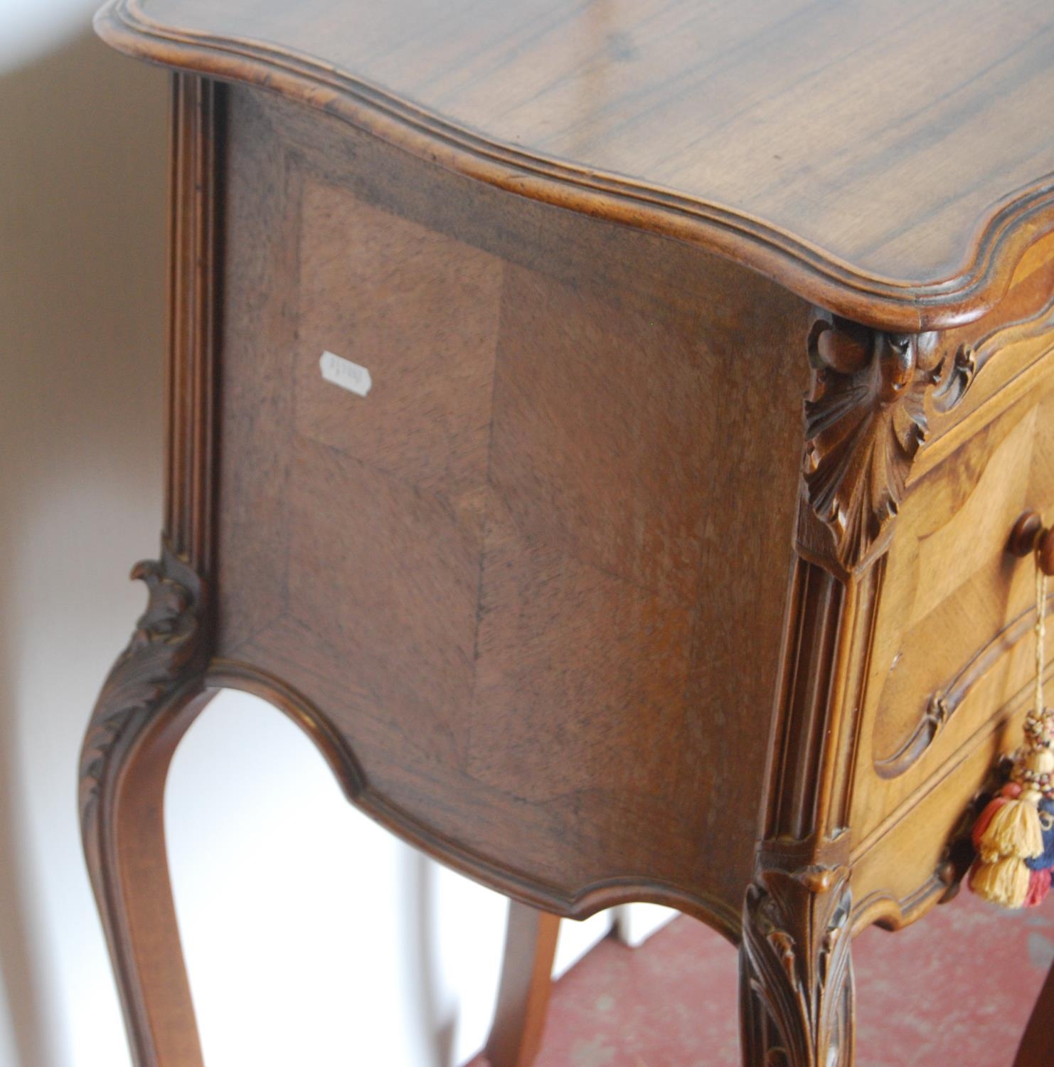 French-style walnut pot cupboard, the shaped top above a short drawer and cupboard door, on acanthus - Image 4 of 5