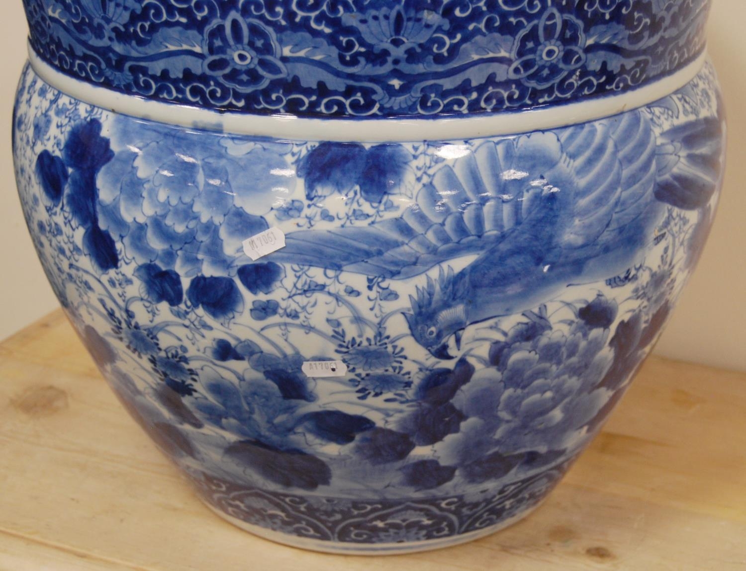 Large Chinese-style blue and white pottery jardinière with all over decoration of birds in - Image 6 of 10