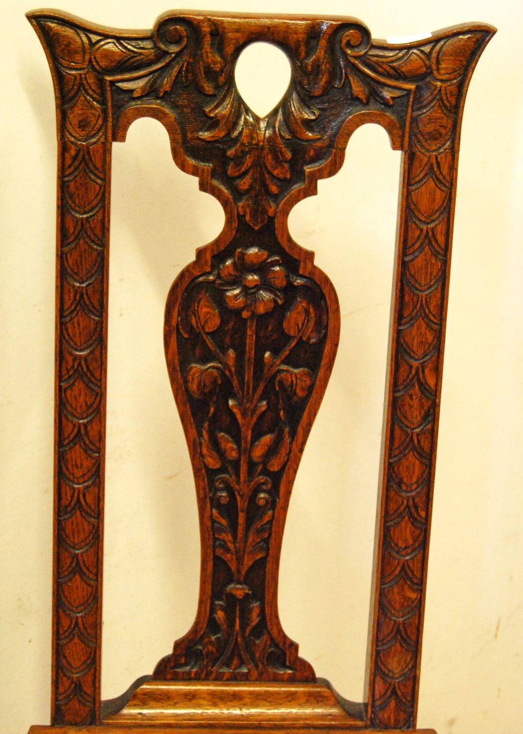 Early 20th century carved oak hall chair, the shaped top above a fiddle-shaped back rest carved with - Image 3 of 3