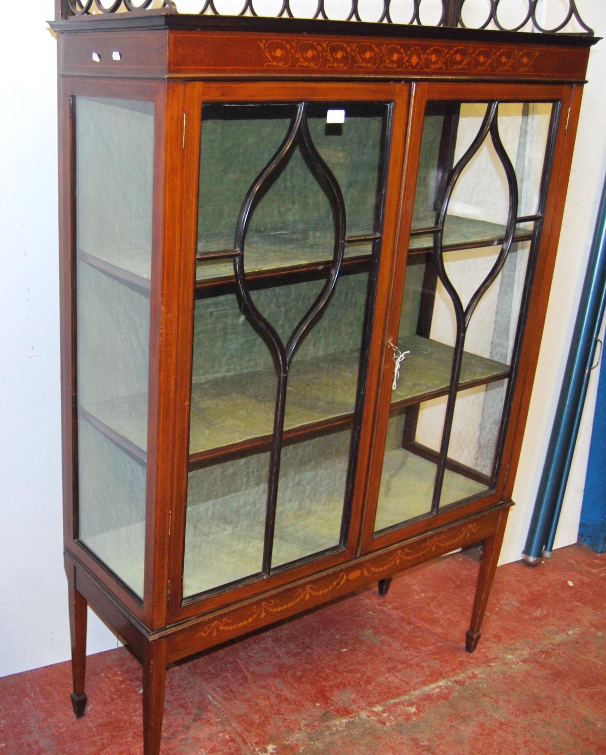 Edwardian inlaid mahogany display cabinet, with a concentric pierced pediment top above an inlaid - Image 4 of 5