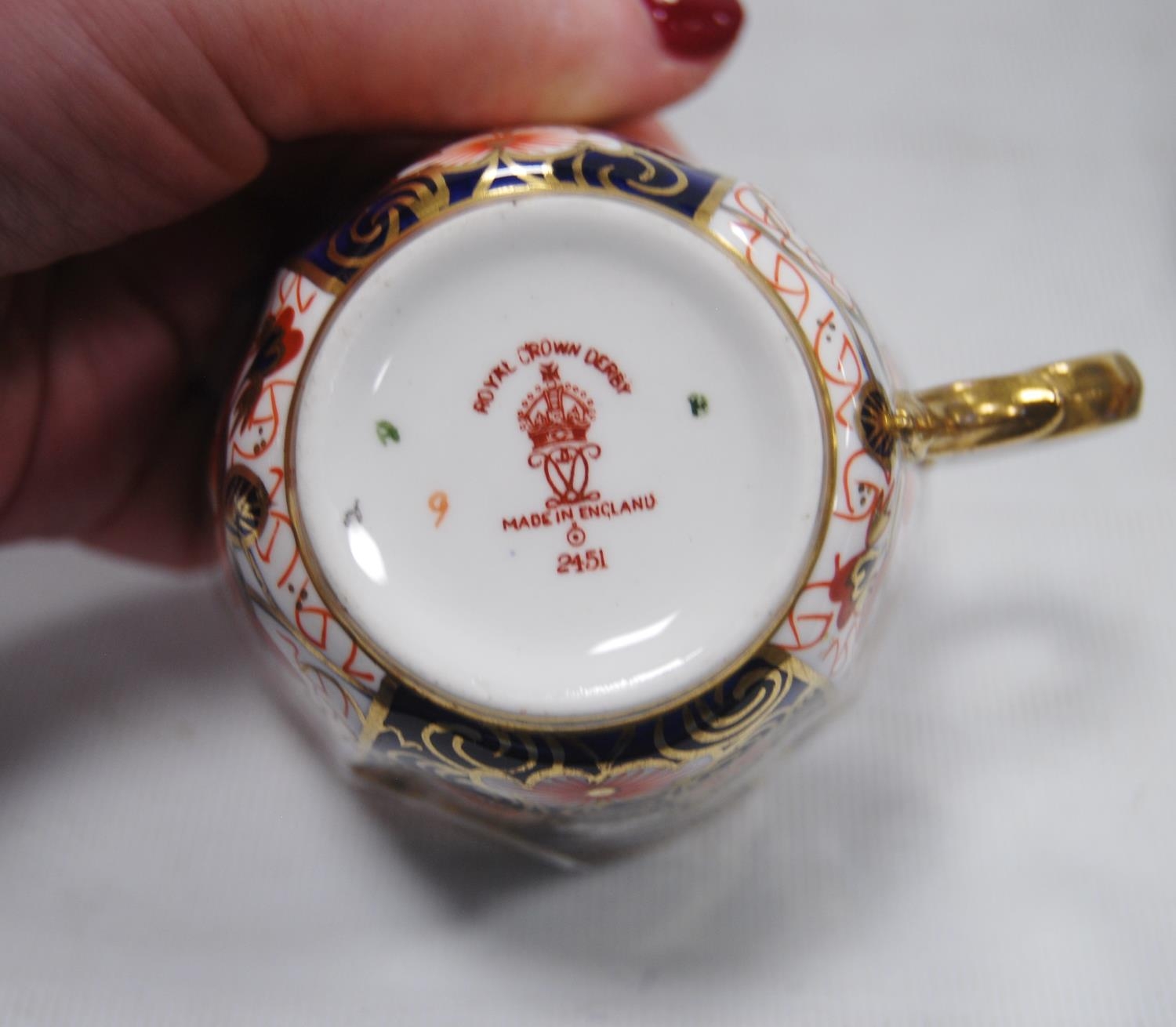 Royal Crown Derby part tea set comprising four side plates, six saucers, six tea cups and sugar - Image 4 of 7