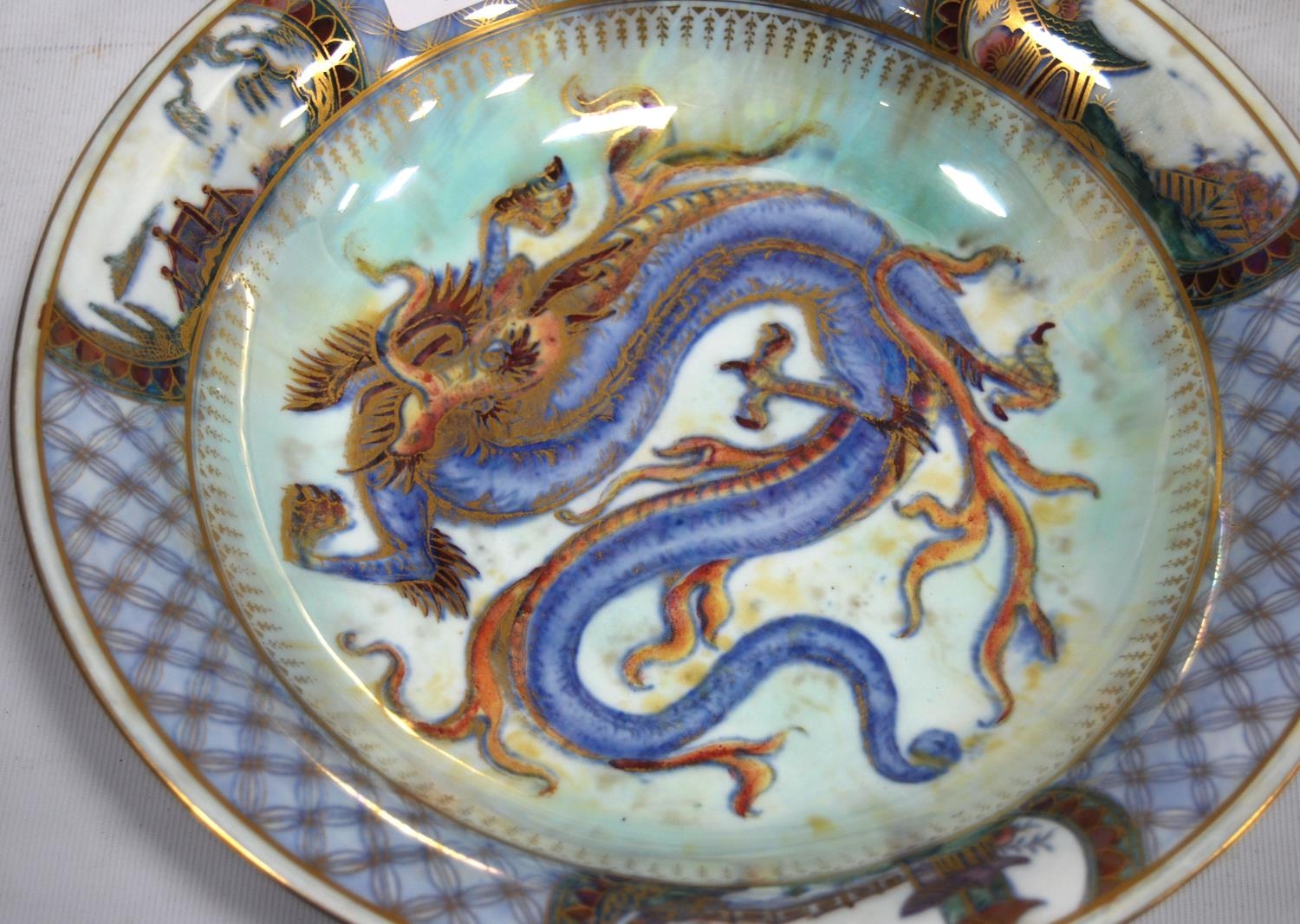 Wedgwood lustre bowl decorated with a dragon to the well and panels of pagodas to the border, 5cm - Image 5 of 8