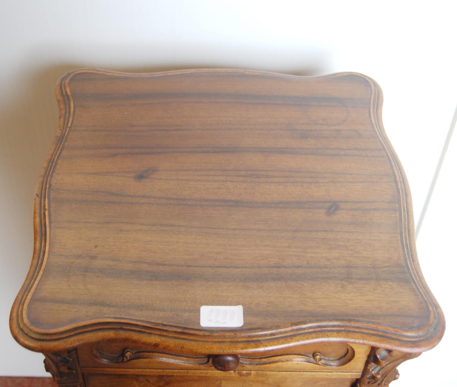 French-style walnut pot cupboard, the shaped top above a short drawer and cupboard door, on acanthus - Image 2 of 5