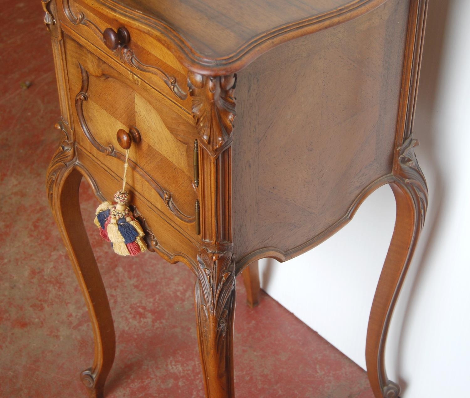 French-style walnut pot cupboard, the shaped top above a short drawer and cupboard door, on acanthus - Image 3 of 5