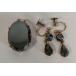 Haematite pendant and a pair of matching earrings, 9ct gold.