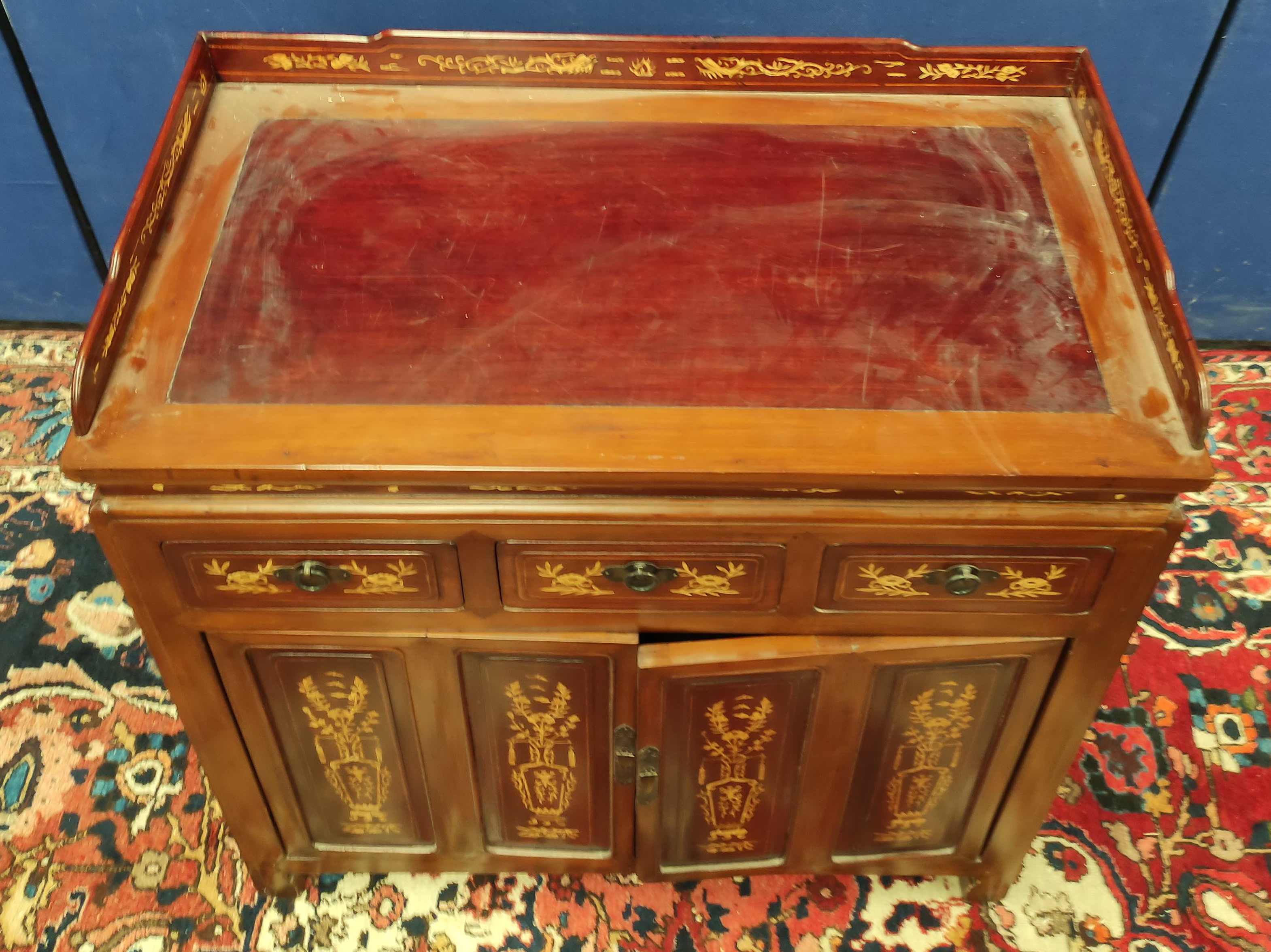 Chinese inlaid hardwood cupboard with a three-quarter gallery above three short drawers and two - Image 2 of 5