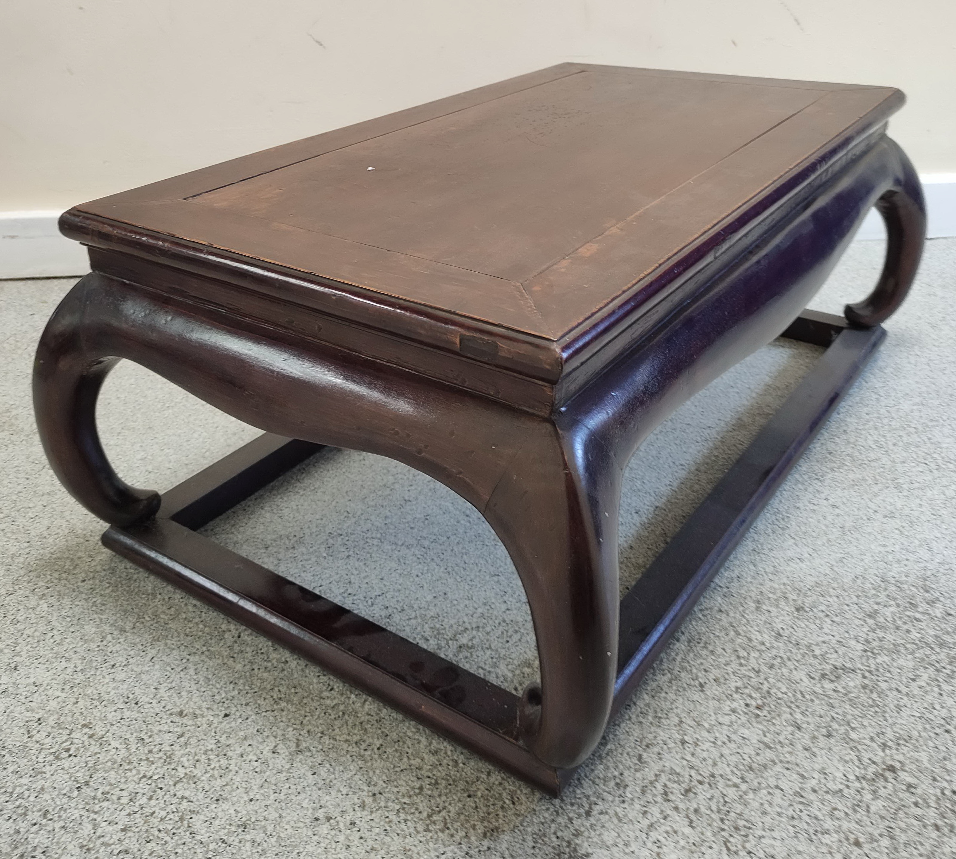 Antique chinese laquer opium table, with rectangular top on shaped supports and fixed plinth base. - Image 2 of 4