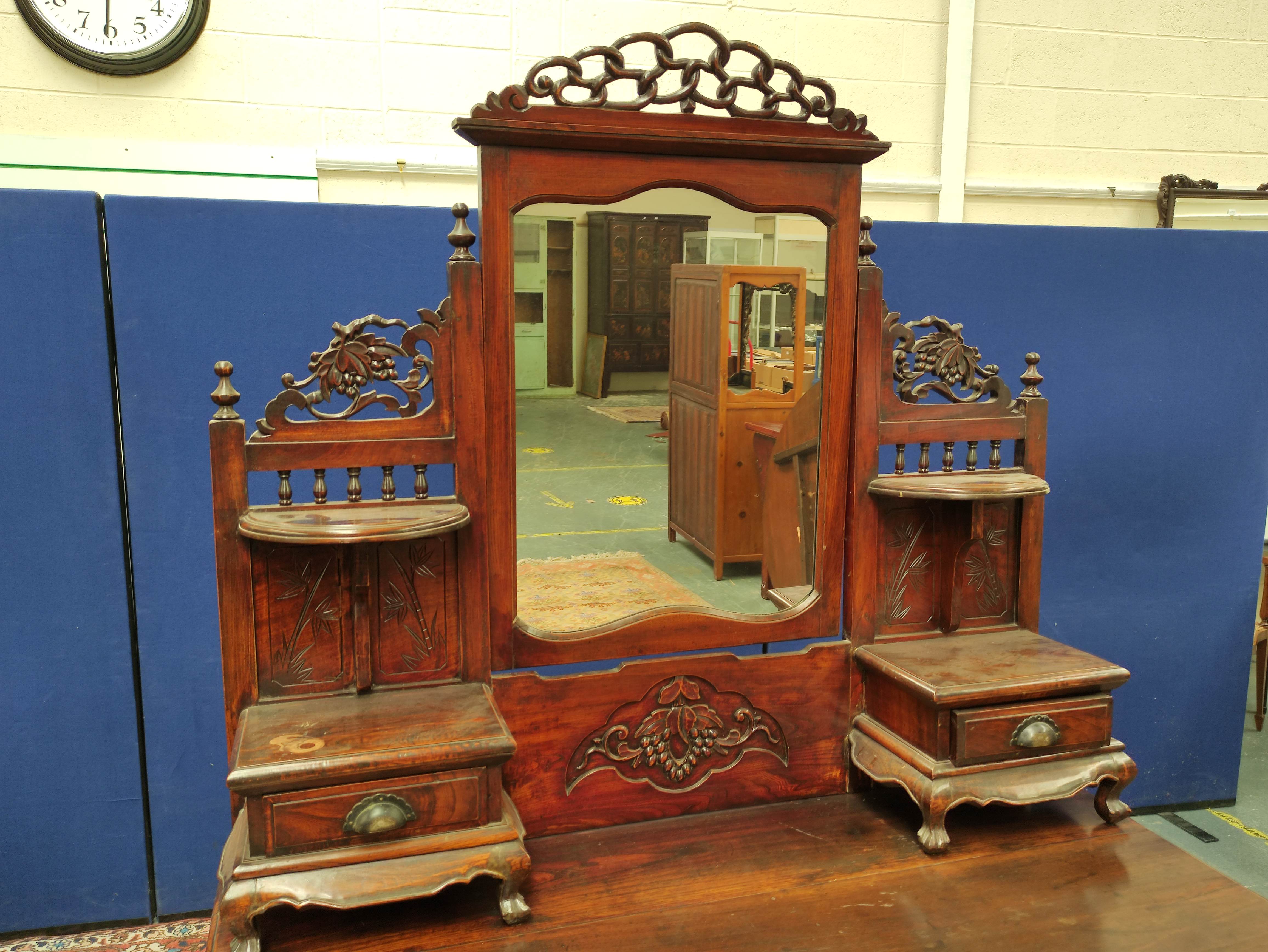 Antique Chinese export lacquer dressing table, Origin Shanghai. In the European taste with pierced - Image 2 of 6