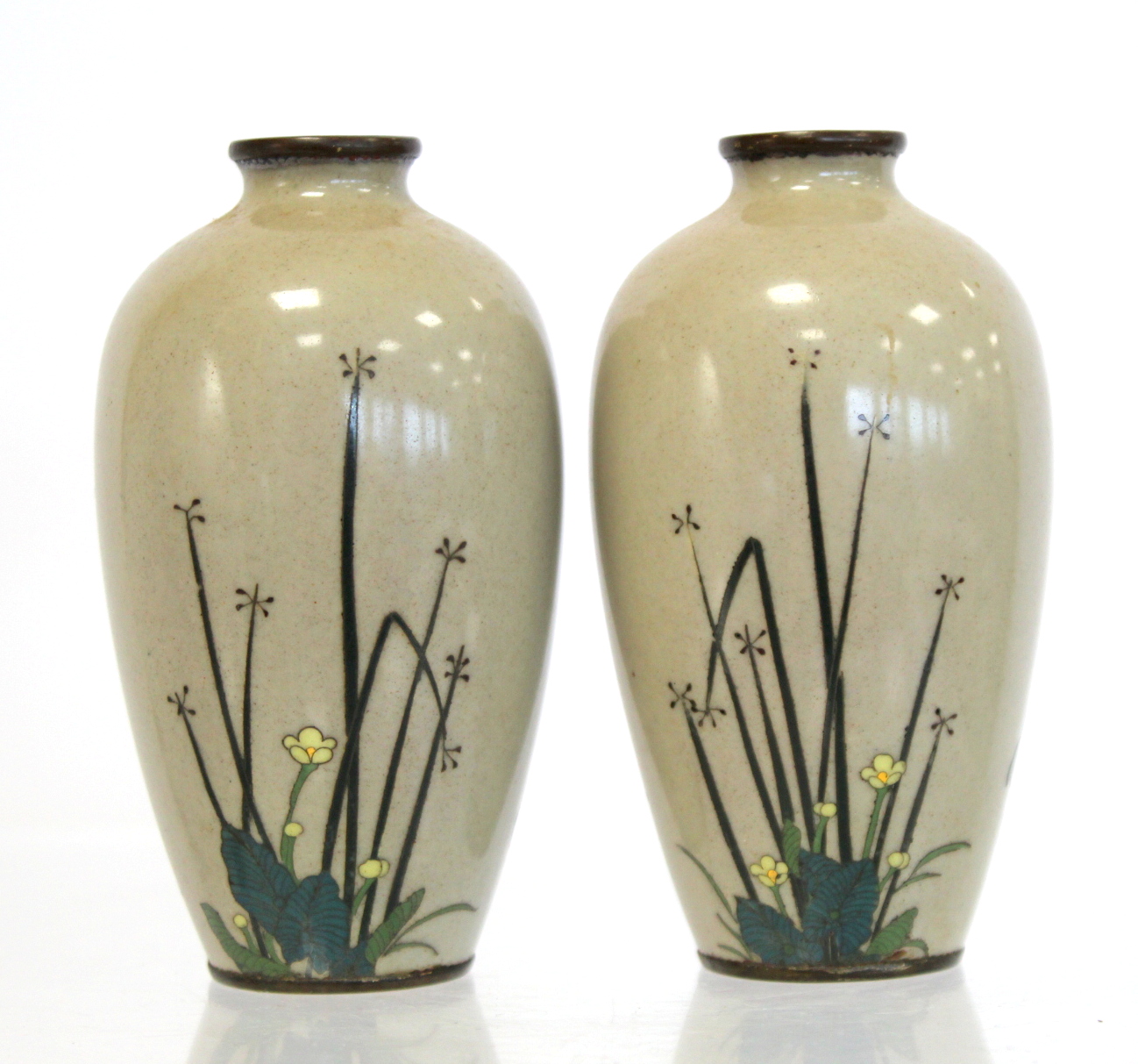 Pair of small Japanese Meiji period cloisonné vases with polychrome enamel decoration highlighted - Image 4 of 20