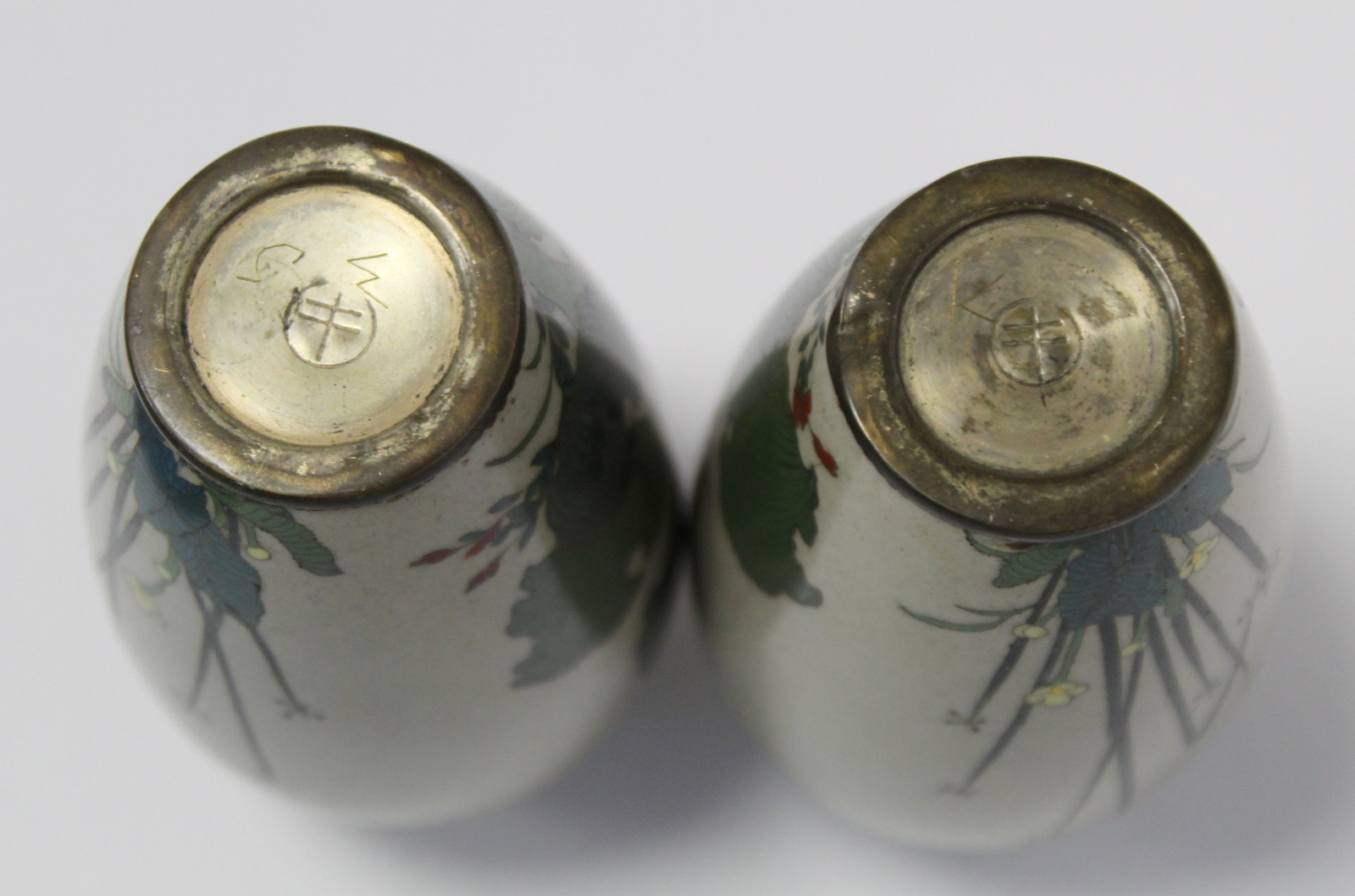 Pair of small Japanese Meiji period cloisonné vases with polychrome enamel decoration highlighted - Image 7 of 20