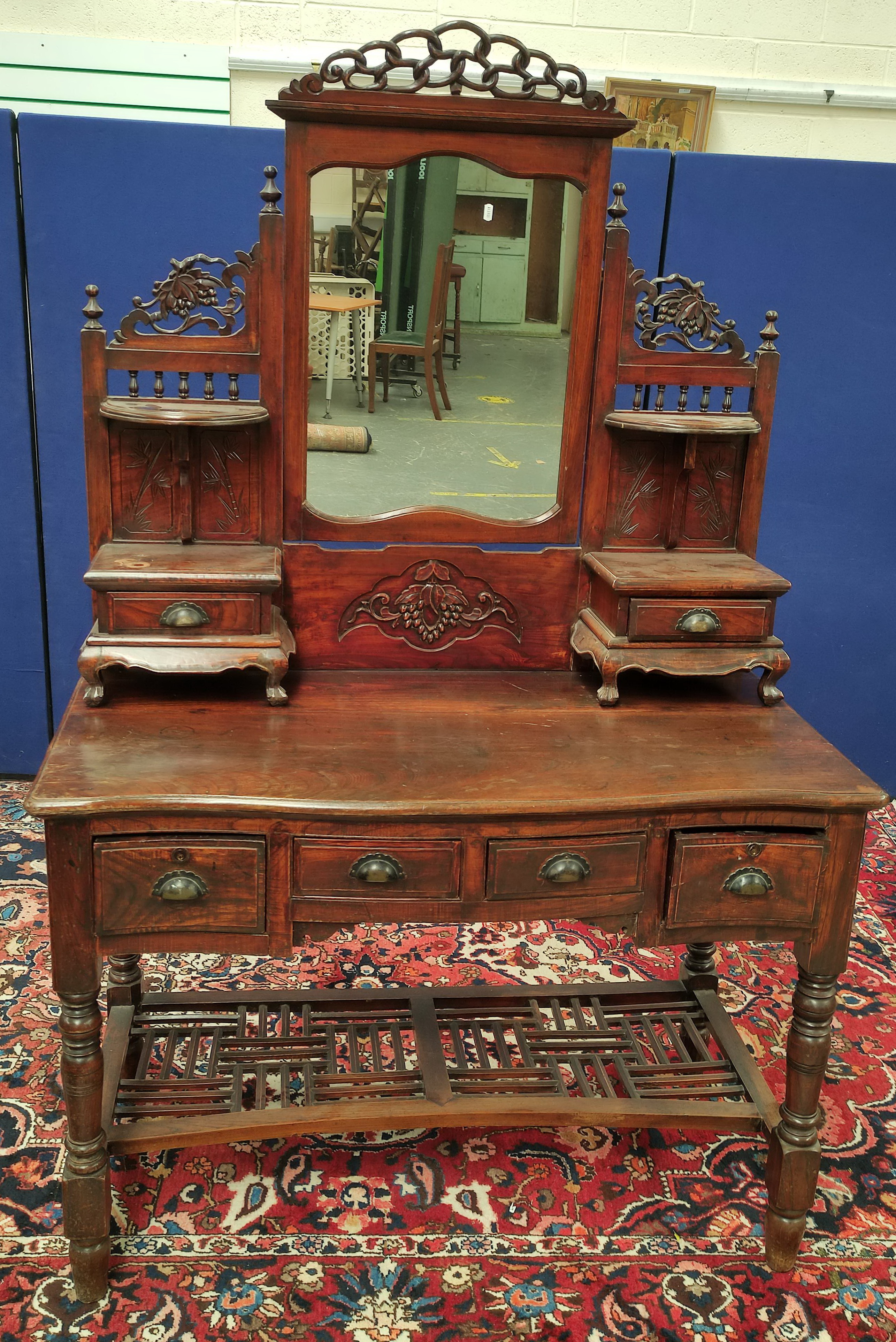 Antique Chinese export lacquer dressing table, Origin Shanghai. In the European taste with pierced