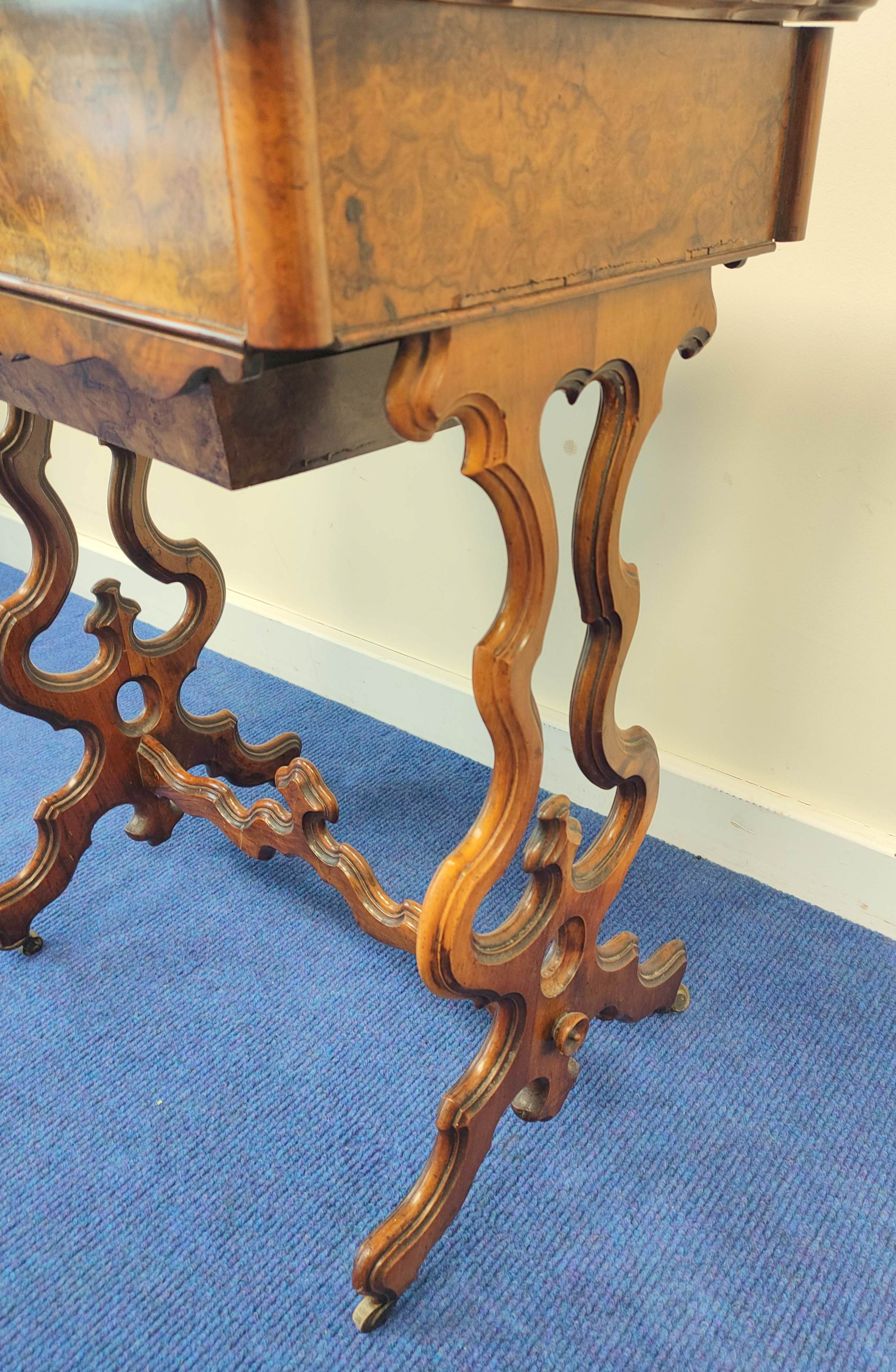 19th century burr walnut sewing table with hinged serpentine top enclosing a maple interior with a - Image 7 of 9