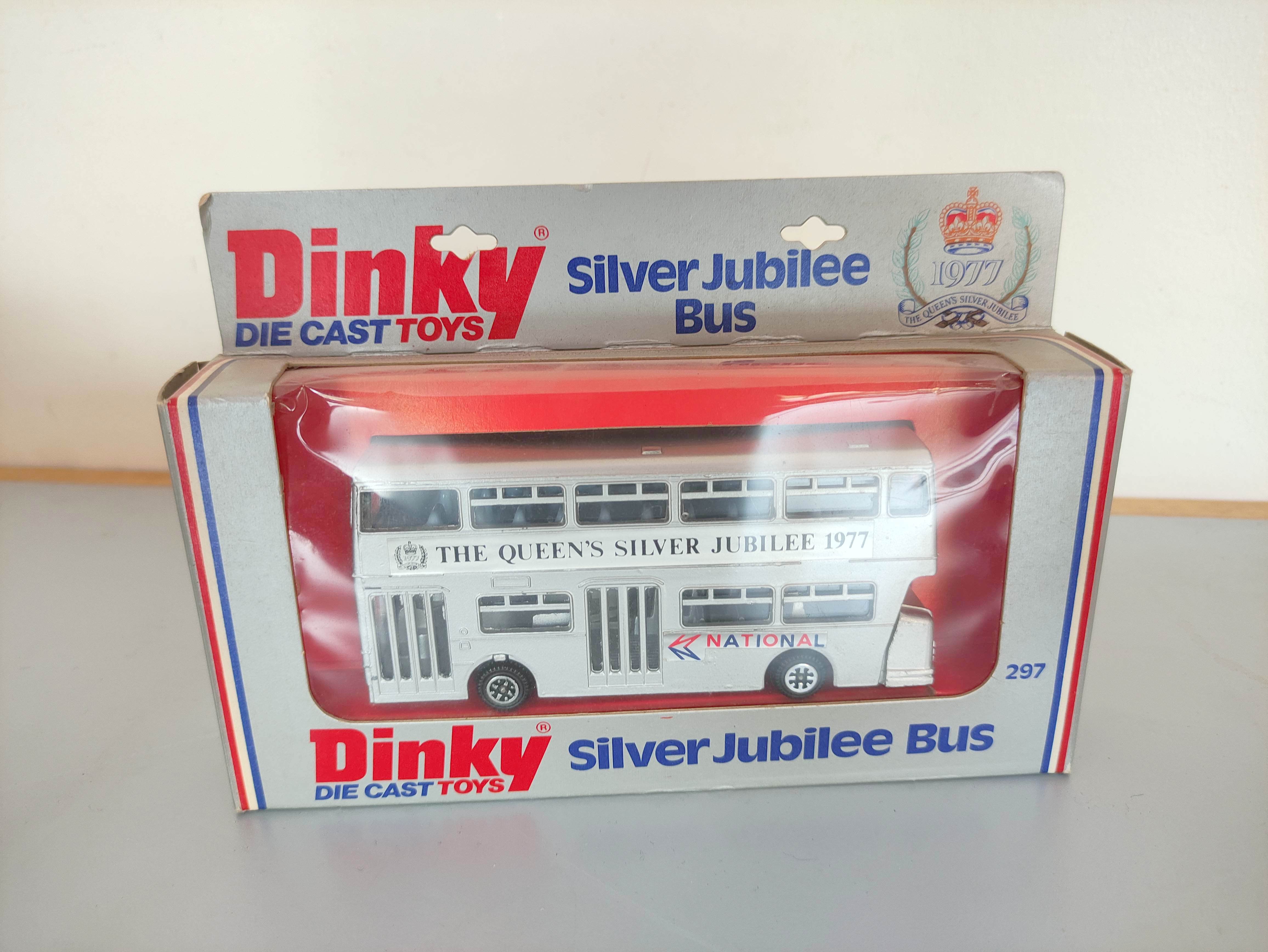 Four vintage boxed model vehicles to include three Dinky Die Cast Toys model vehicles comprising - Image 5 of 6