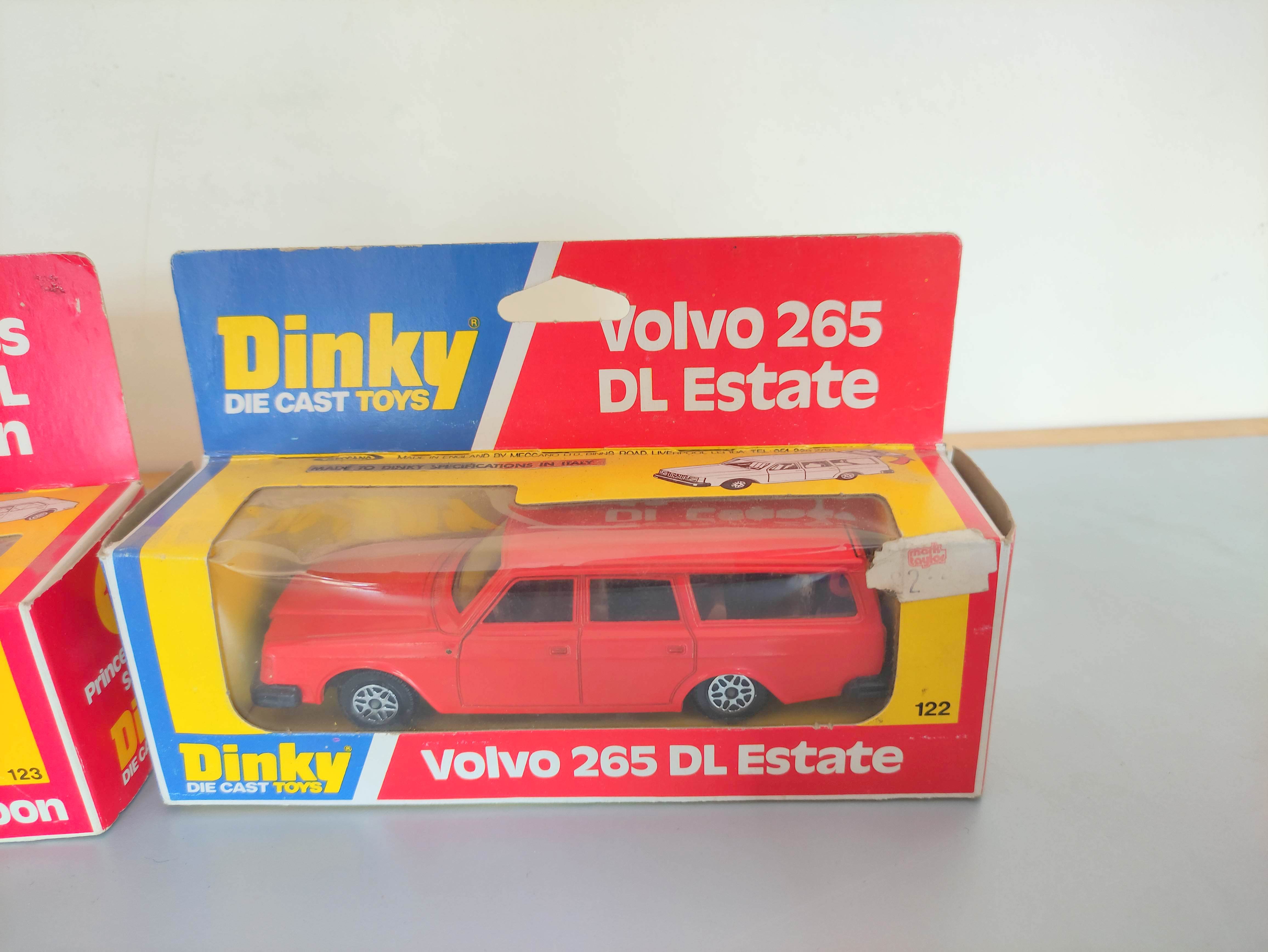 Four vintage boxed model vehicles to include three Dinky Die Cast Toys model vehicles comprising - Image 4 of 6