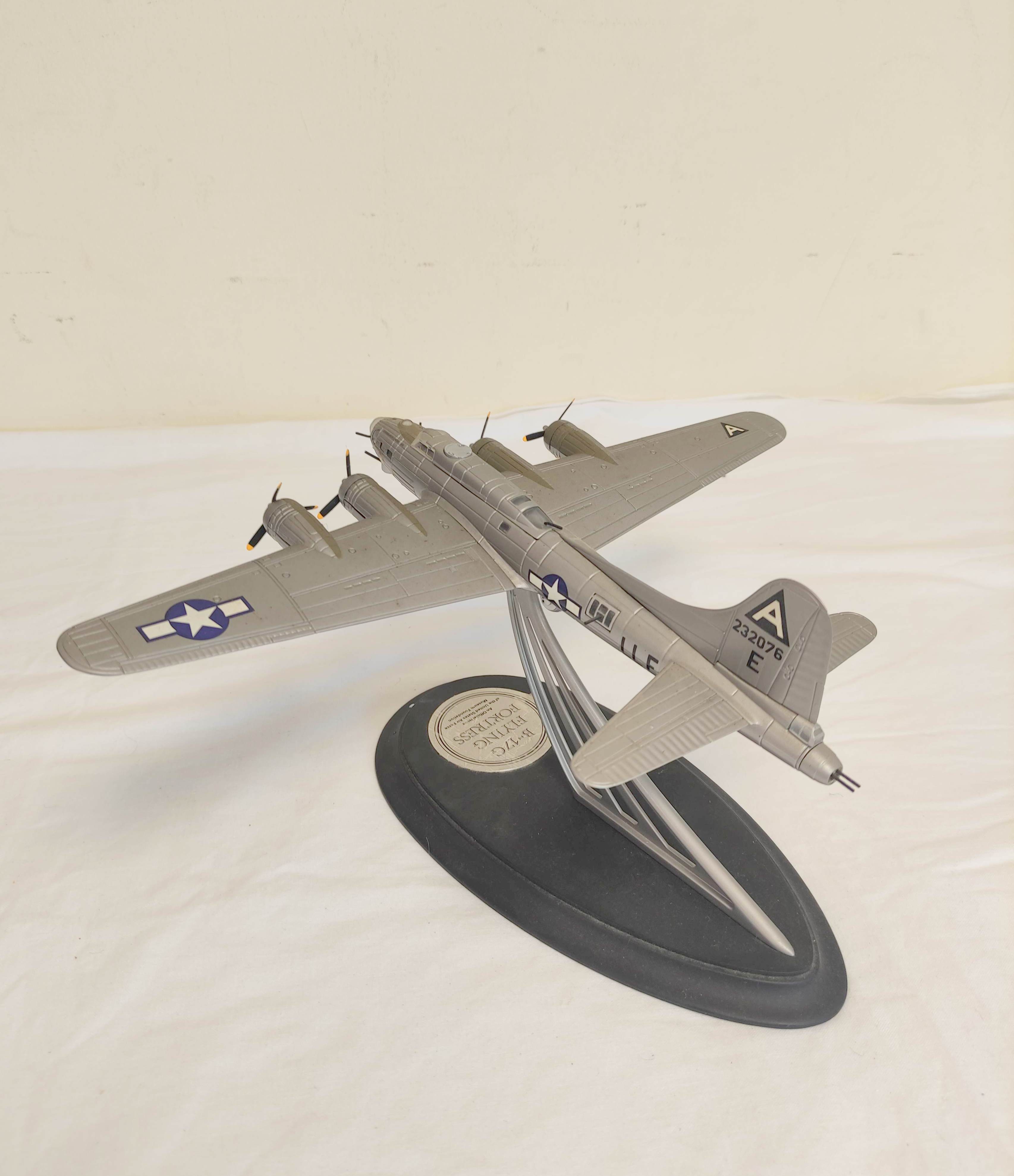 Two boxed Franklin Mint model airplanes comprising of an USAF B17G Flying Fortress & a Spitfire Mk1. - Image 6 of 13