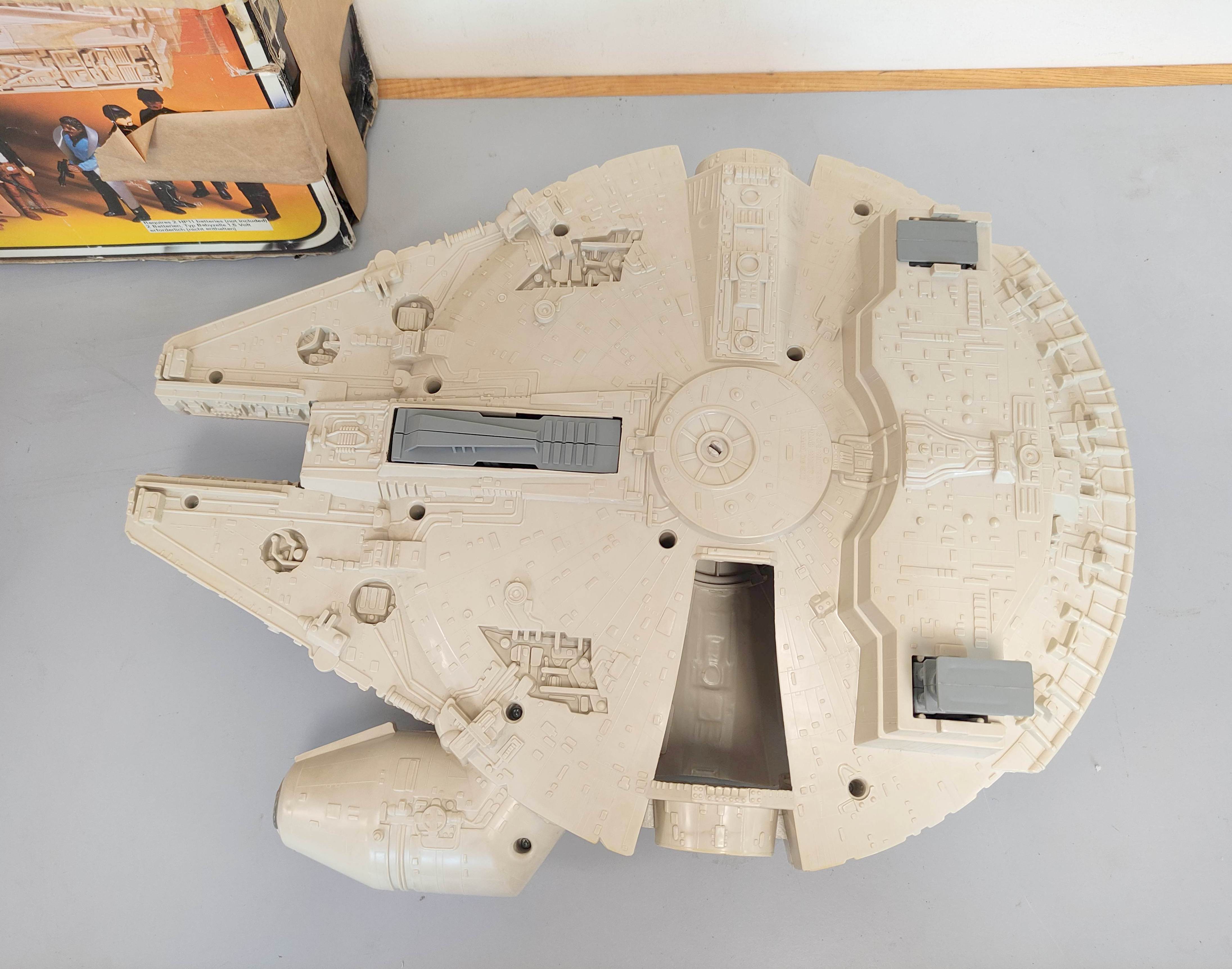 Star Wars- 1983 Return Of The Jedi Millenium Falcon Vehicle by Kenner Toys in defective box. Cargo - Image 5 of 6