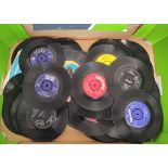 Box of 1960s/70s 45rpm vinyl singles to include Cilla Black, Elvis Presley, The Mindbenders etc.