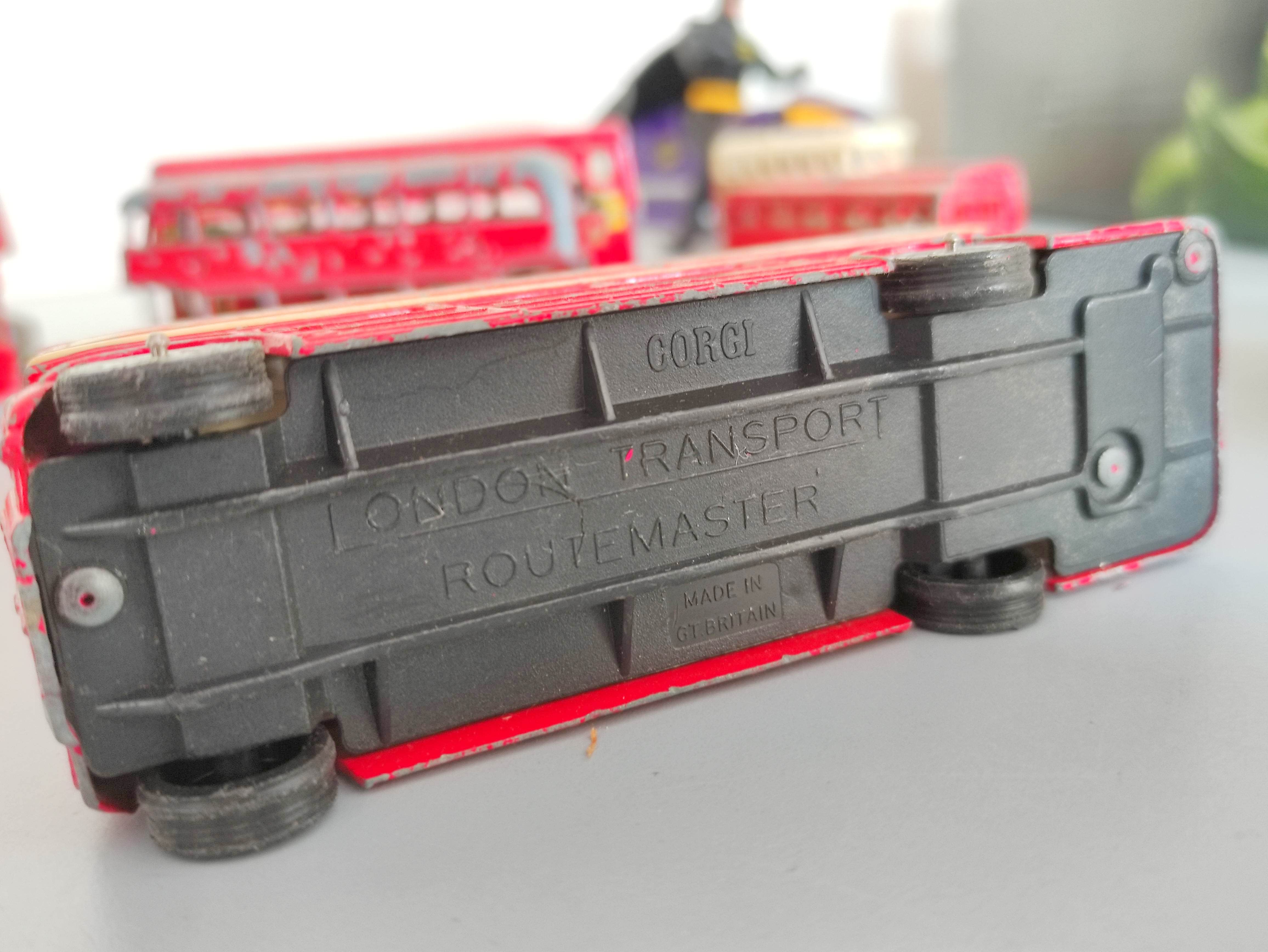 Quantity of loose and boxed vintage model vehicles to include eleven die cast Routemaster model - Image 4 of 6