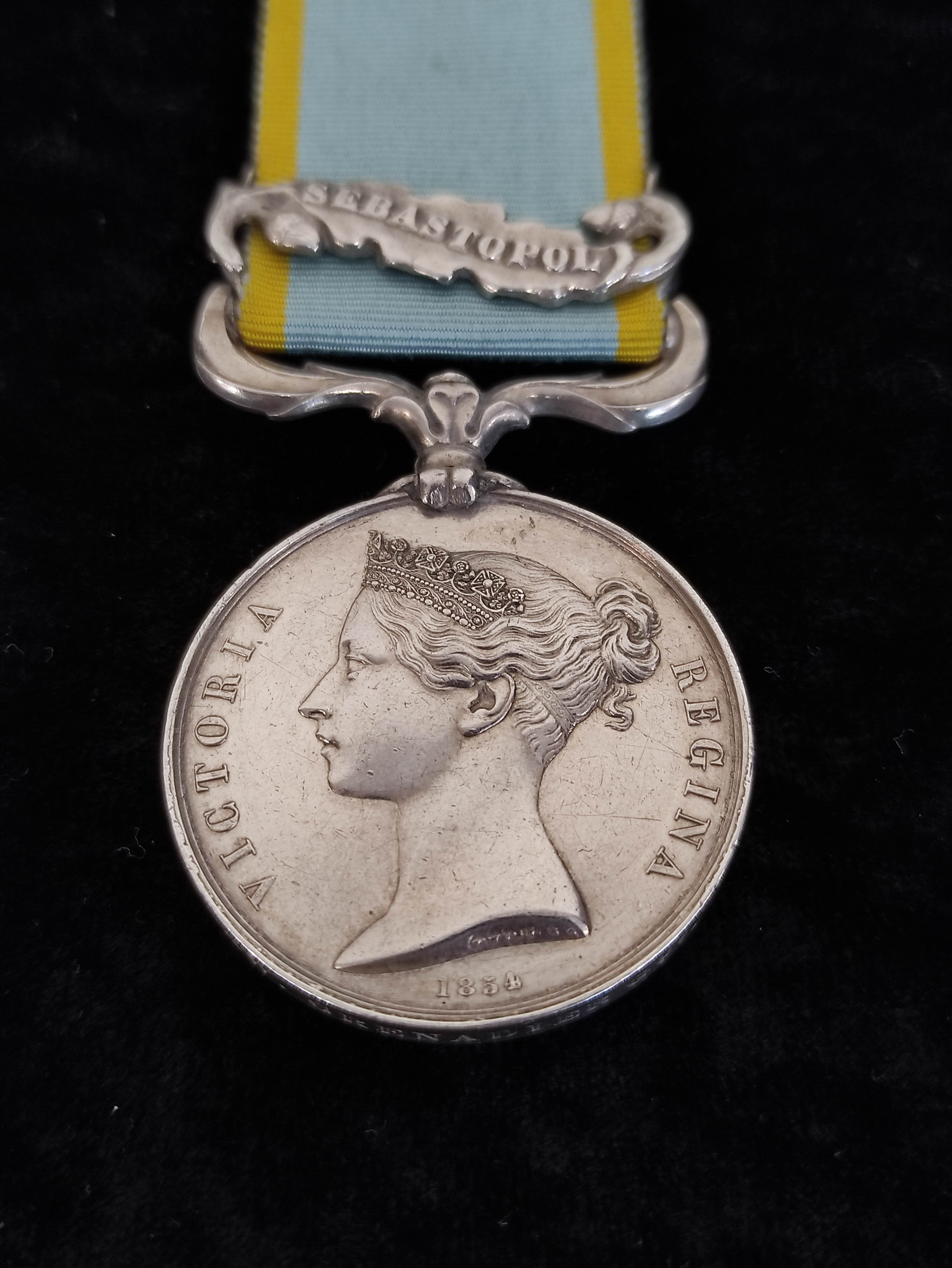 Crimea War- Medal pair to include an 1854 Crimea medal with Sebastopol clasp officially impressed - Image 3 of 12