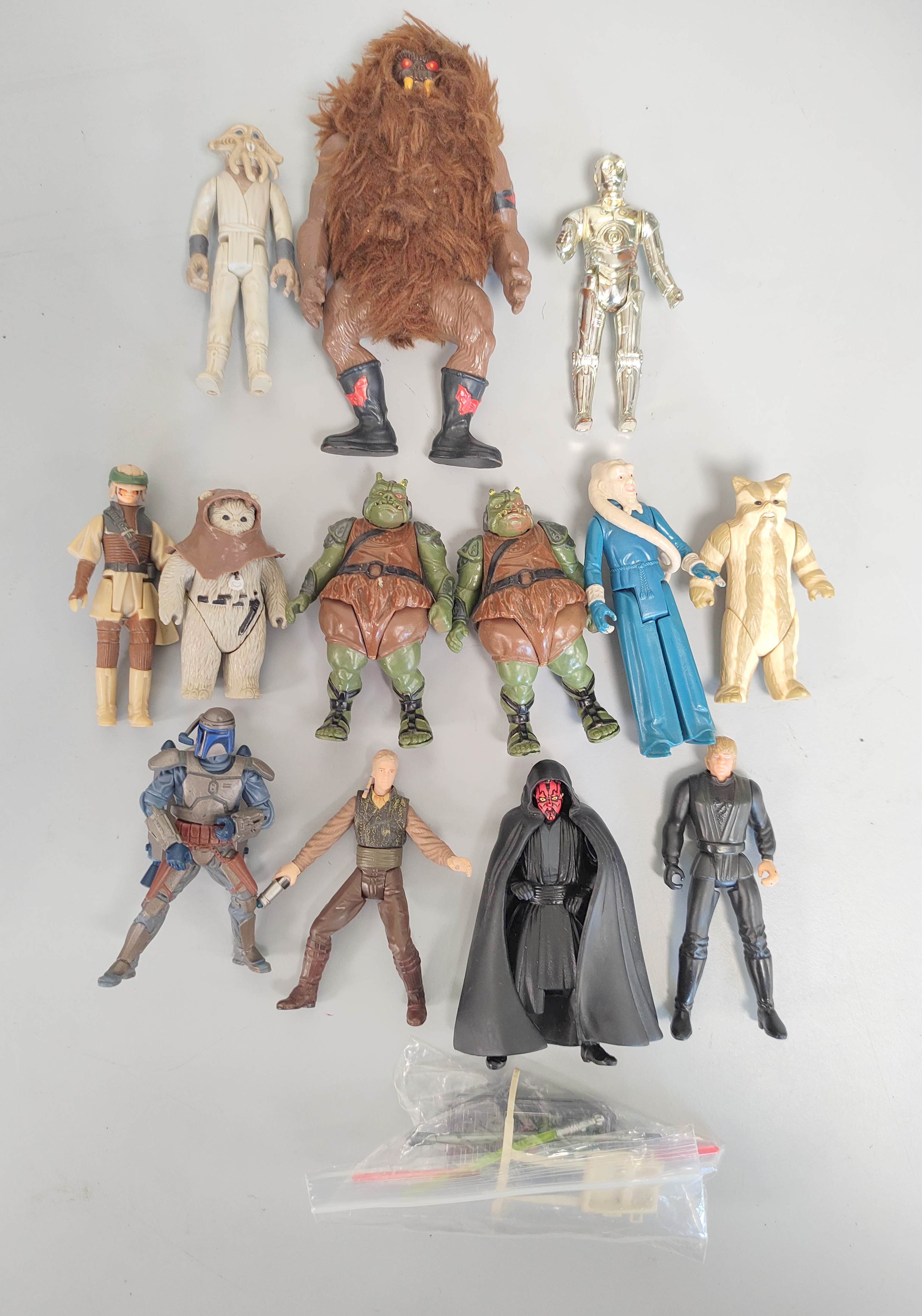 Star Wars- Collection of loose action figurines from Return Of The Jedi onwards. To include two