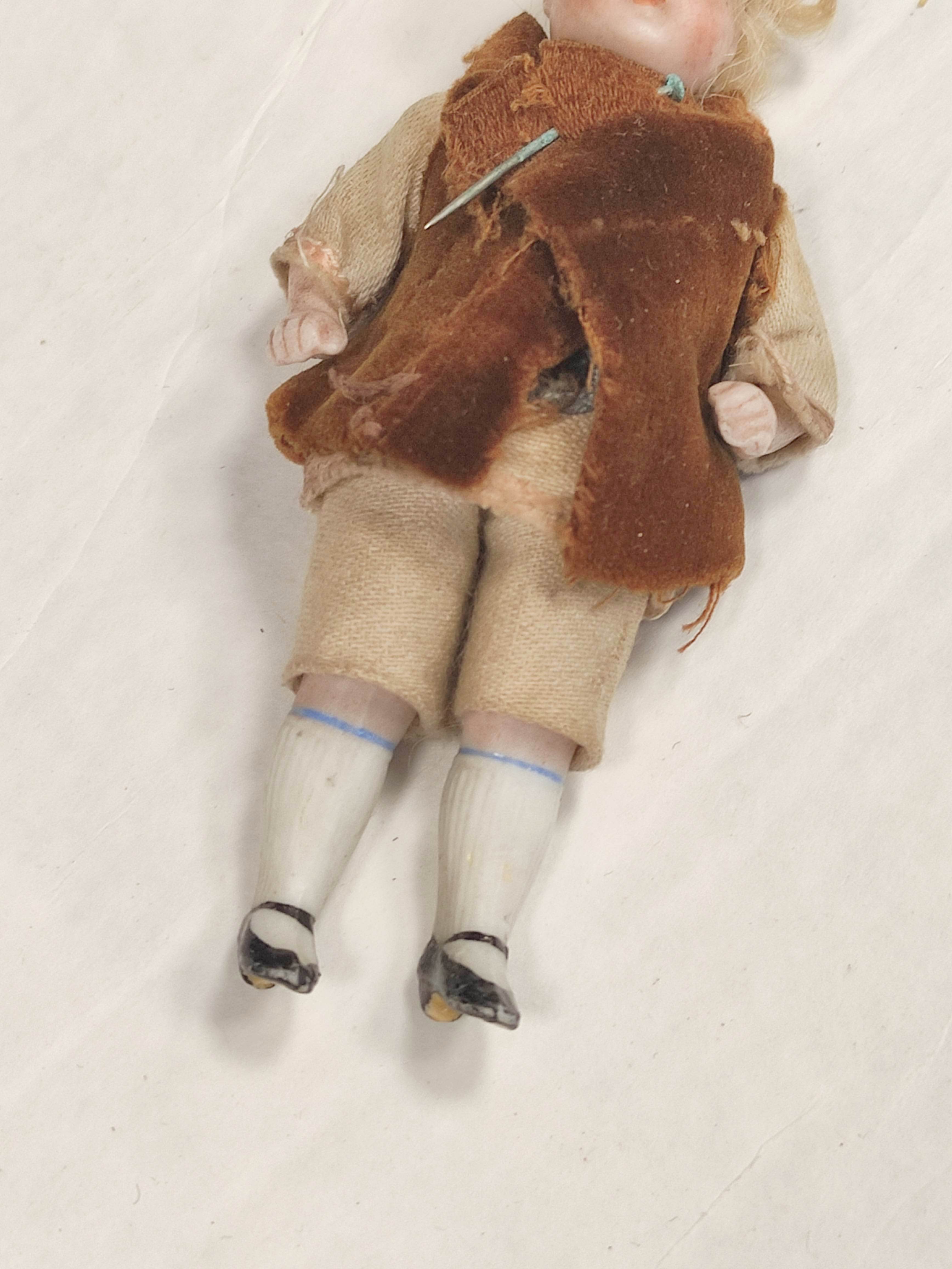 Two 19th century Victorian porcelain child's dolls with applied painted features. (2) - Image 4 of 4