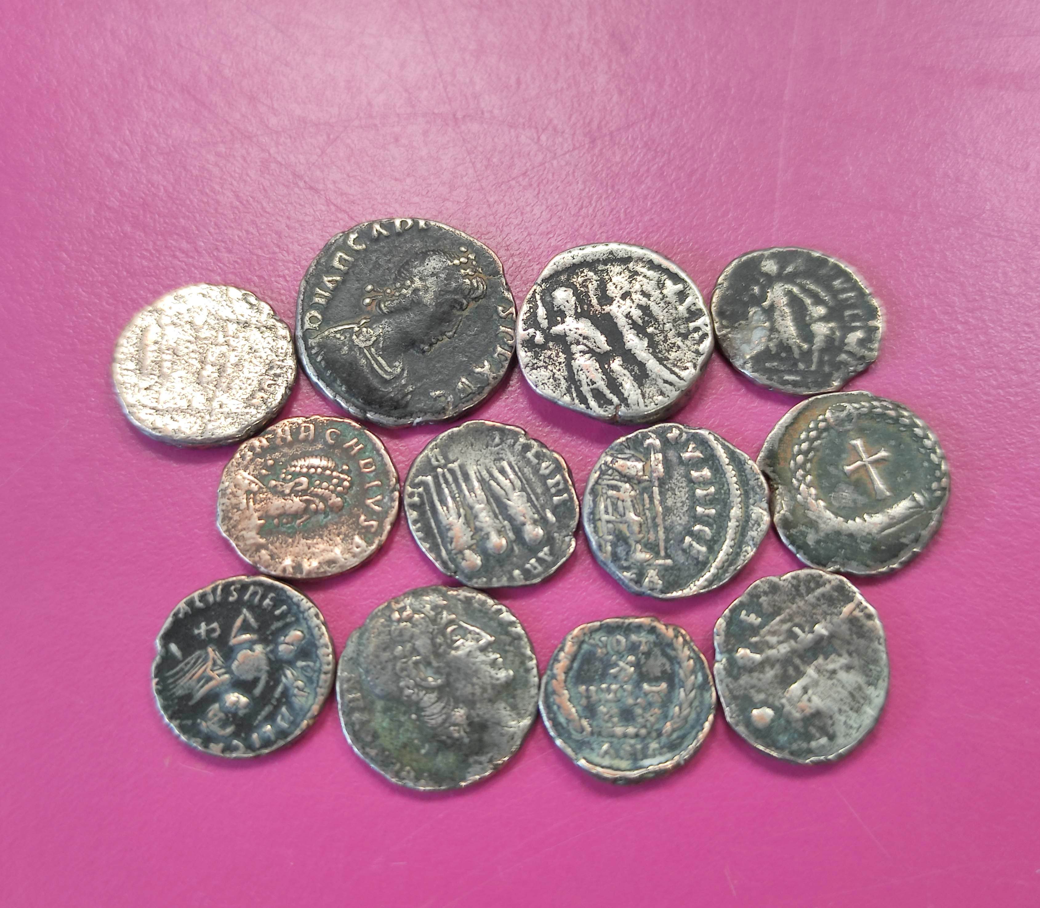 Roman- Quantity of Roman coins comprising of Denarii & Siliquae. To include a late Roman issue of - Image 2 of 11