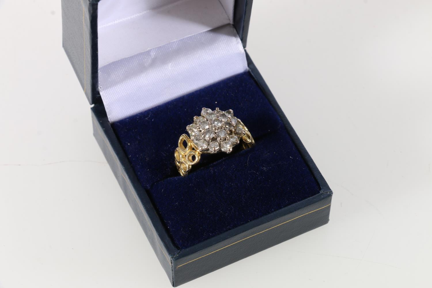 18ct yellow gold diamond cluster flowerhead ring, size O, 6.9g.