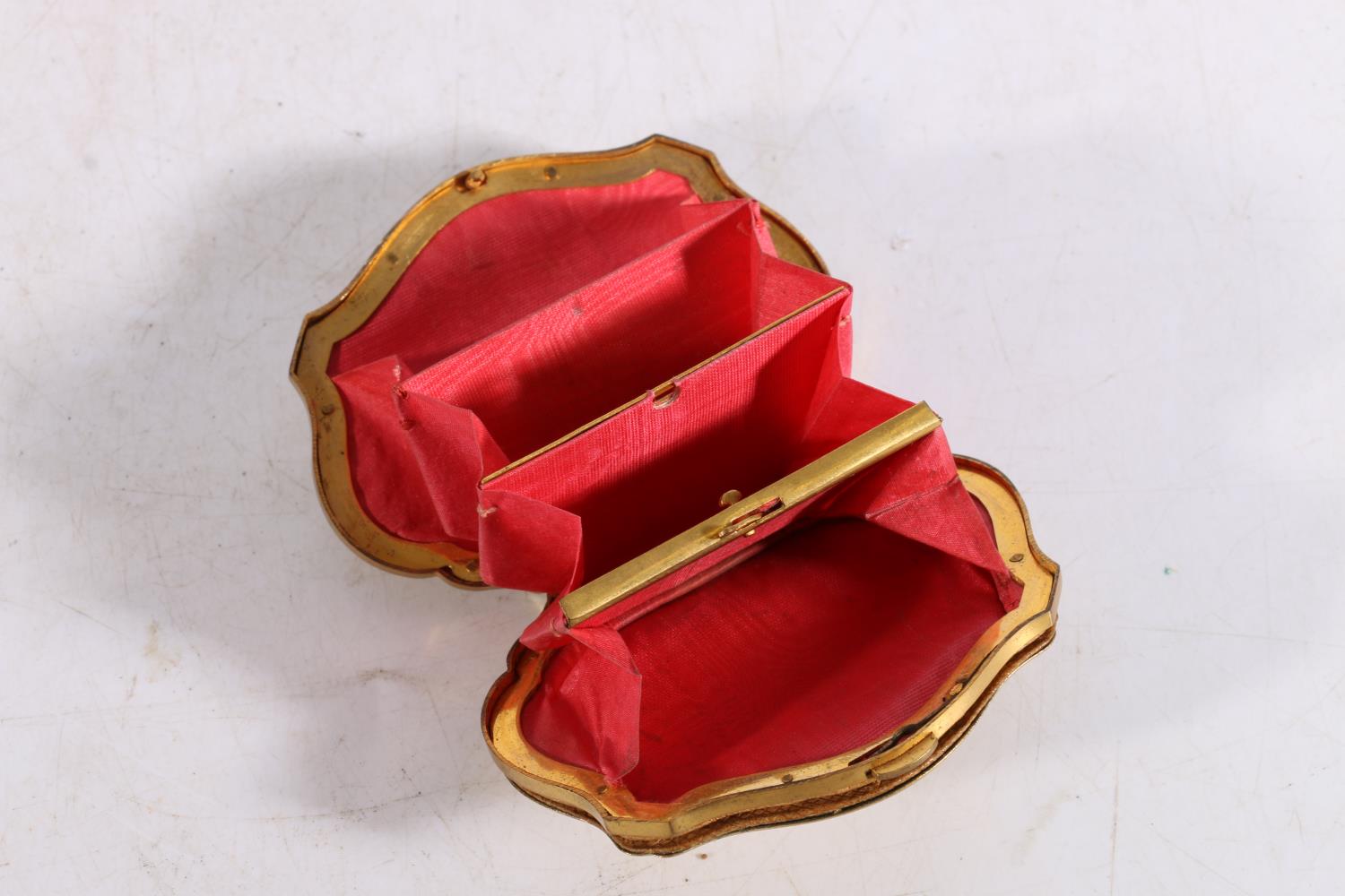 Antique French gilt metal purse set with five hand painted vignettes depicting Arc de Triomphe, - Image 3 of 3