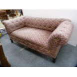 Drop-end Chesterfield sofa.