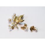 Pearl spray brooch and matching earrings, in 9ct gold, 6.8g gross.