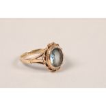 9 carat yellow gold and aquamarine ring; ring size N; gross weight 3.1g