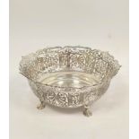 George V pierced silver fruit bowl, circular form raised on four pad feet, diameter 25cm, London