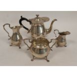 Silver three piece tea set of plain pear shape on pad feet, Mappin and Webb London 1900/2. 1062g,