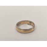 22ct coloured gold ring, size 'K', 3.2g.