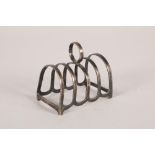 George V hallmarked silver toast rack; 42g