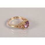 9 carat yellow gold and amethyst set ring; 3.2g