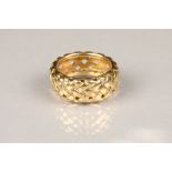 18 carat gold pierced lattice work band, total weight 8 g, ring size O