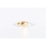 9ct gold signet ring with heart shaped front, 1.9g.