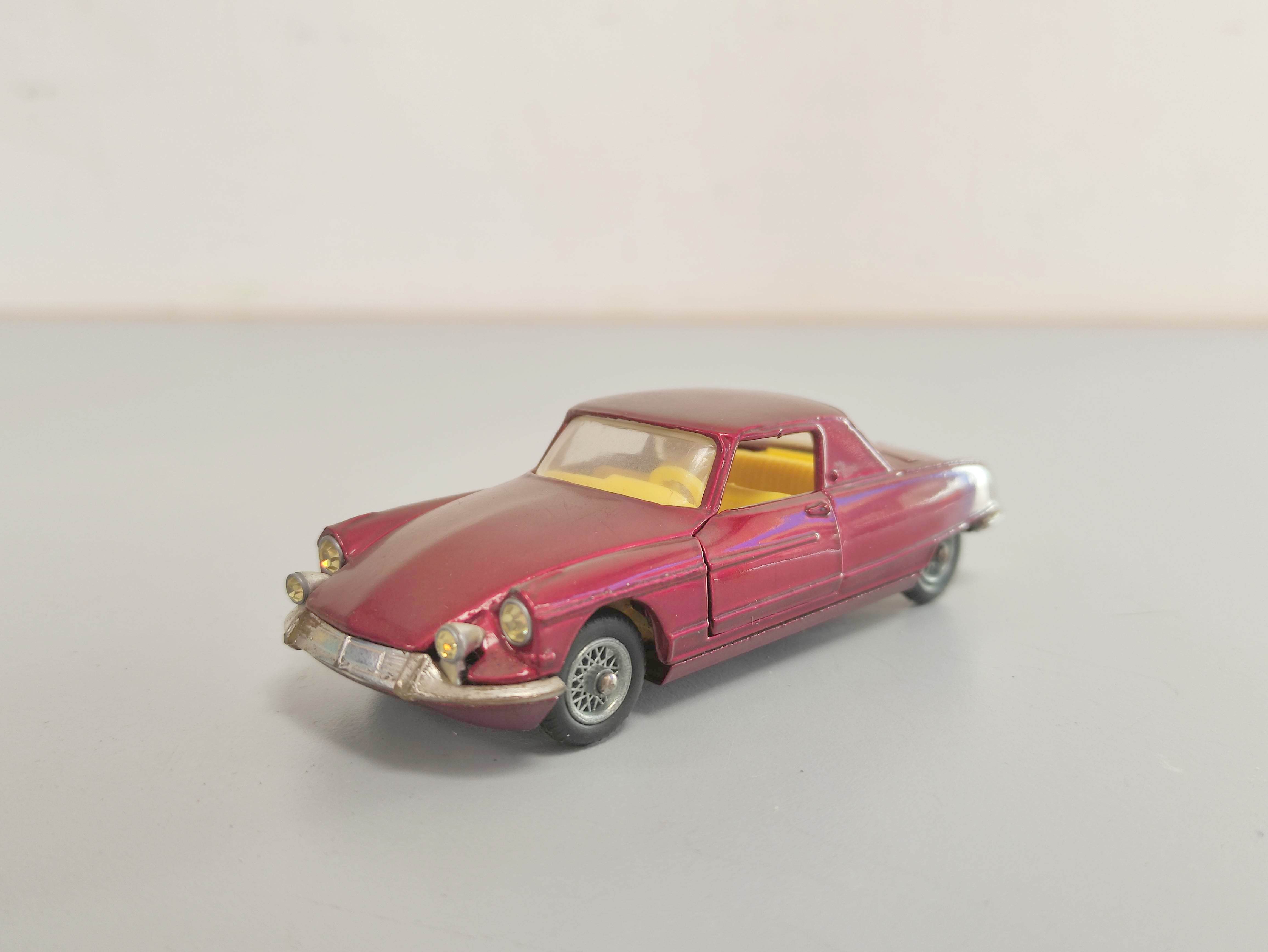 Corgi Toys- Two boxed model vehicles to include Bentley Continental Sports Saloon 224 & Le Dandy - Image 9 of 13