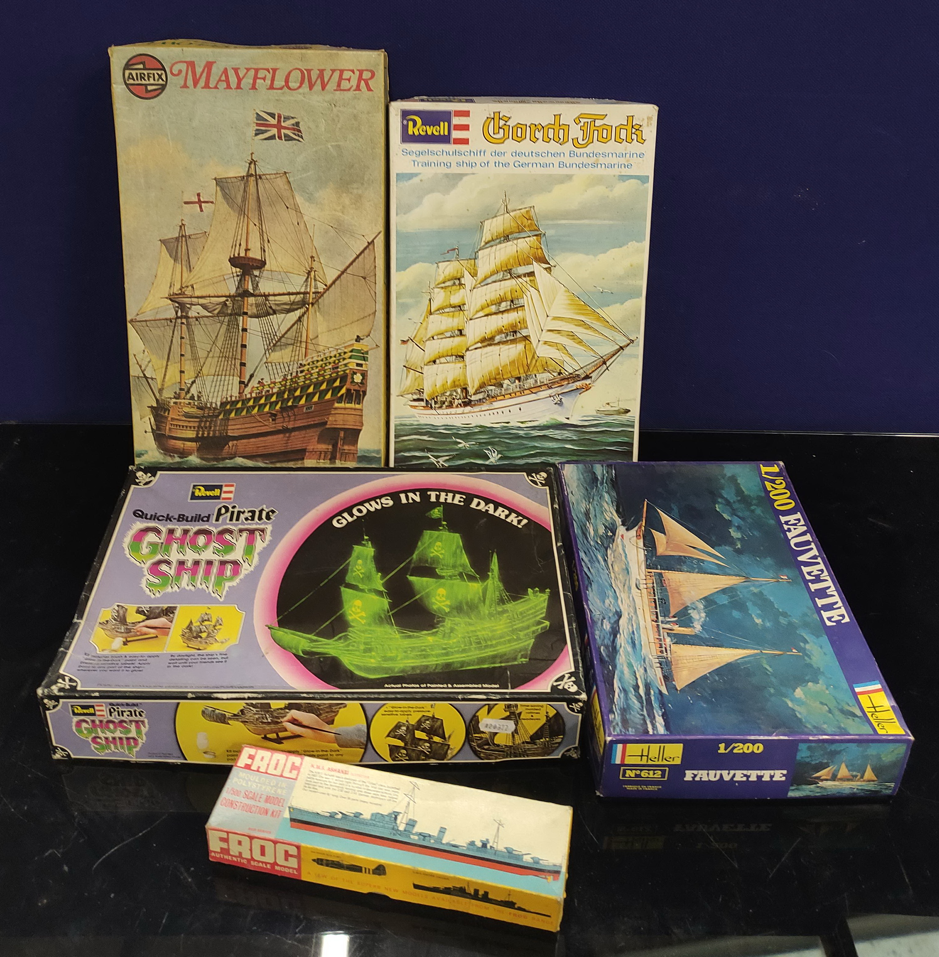 Group of model construction sets including Airfix Mayflower, Revell Gorch Fock, Revell Pirate