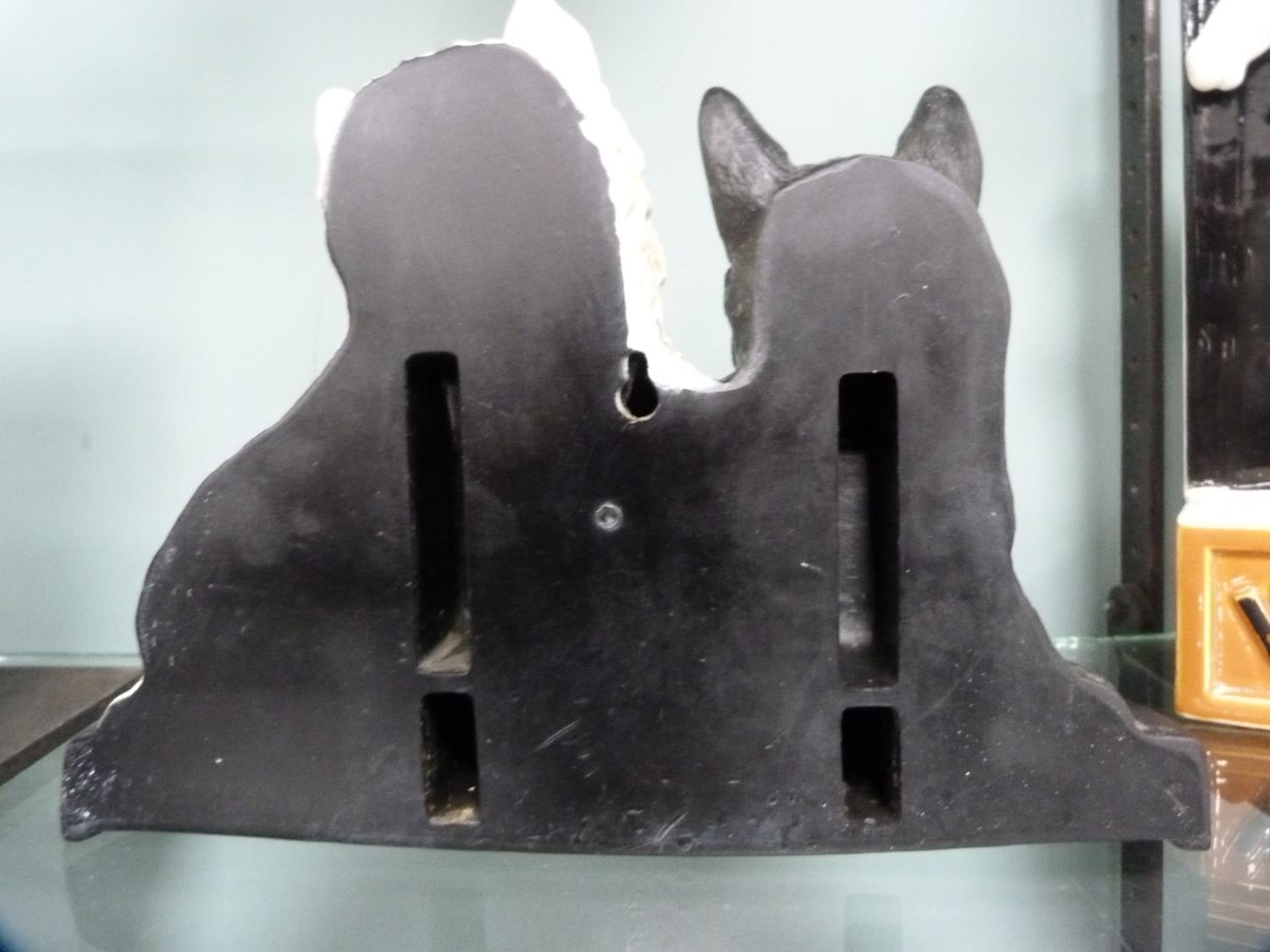 White Horse Whisky ceramic advertising figure/bookend, no. 9473, with a Scottie Dog Black & White - Image 6 of 6
