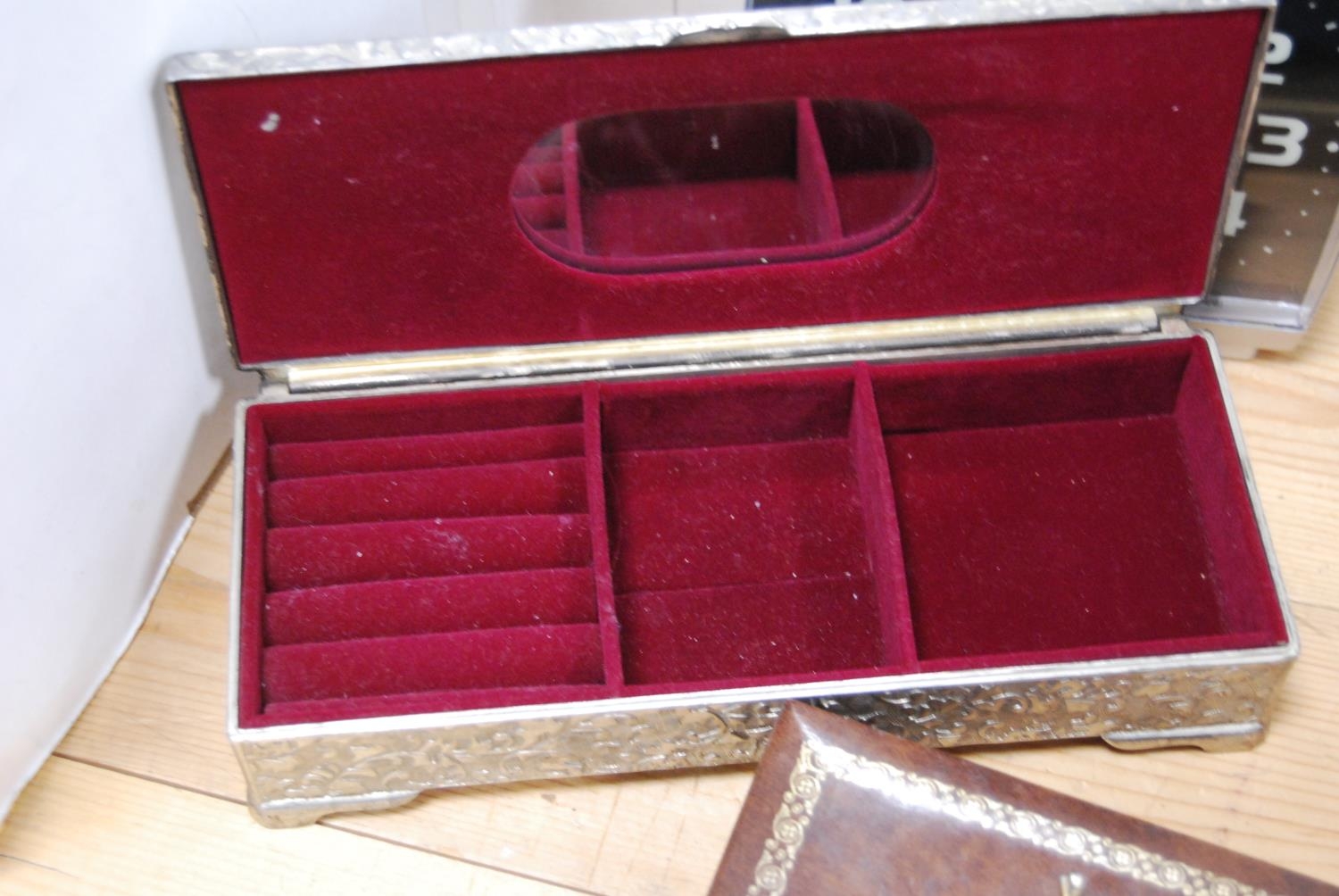 Cigarette case with moulded percussion pistol to the top, white metal jewellery casket and a - Image 2 of 3