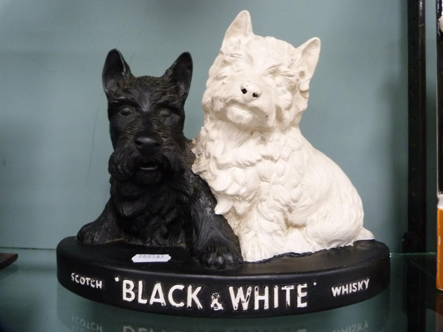 White Horse Whisky ceramic advertising figure/bookend, no. 9473, with a Scottie Dog Black & White - Image 5 of 6