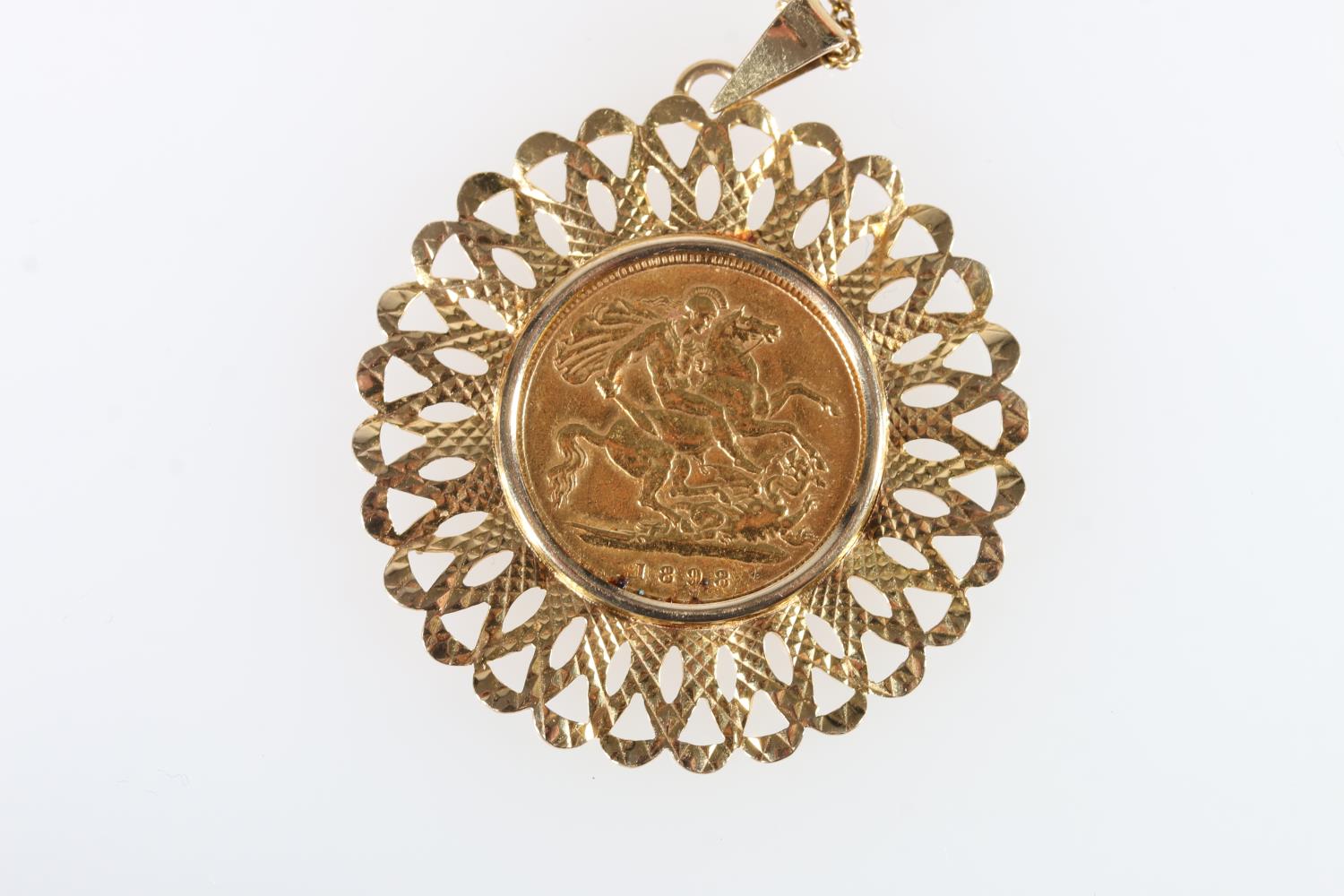 UNITED KINGDOM Victoria (1837-1901) gold half sovereign 1898 old veiled head, in 9ct gold pendant