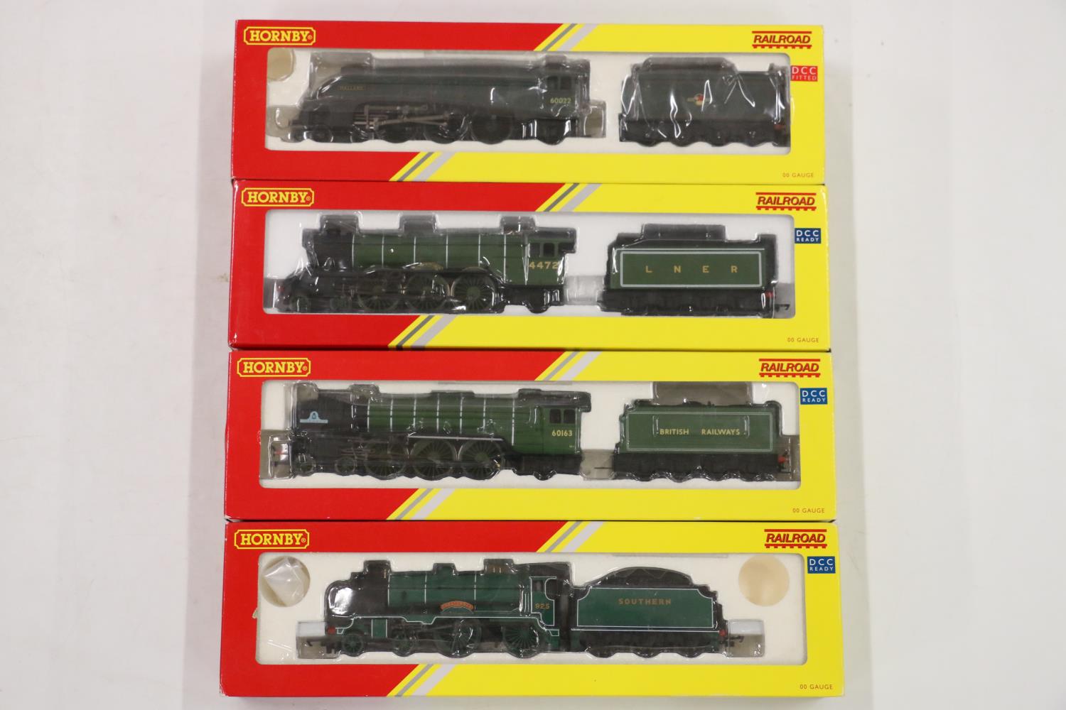 Four Hornby OO gauge model railways DCC Ready locomotives to include R3089 4-6-2 Flying Scotsman